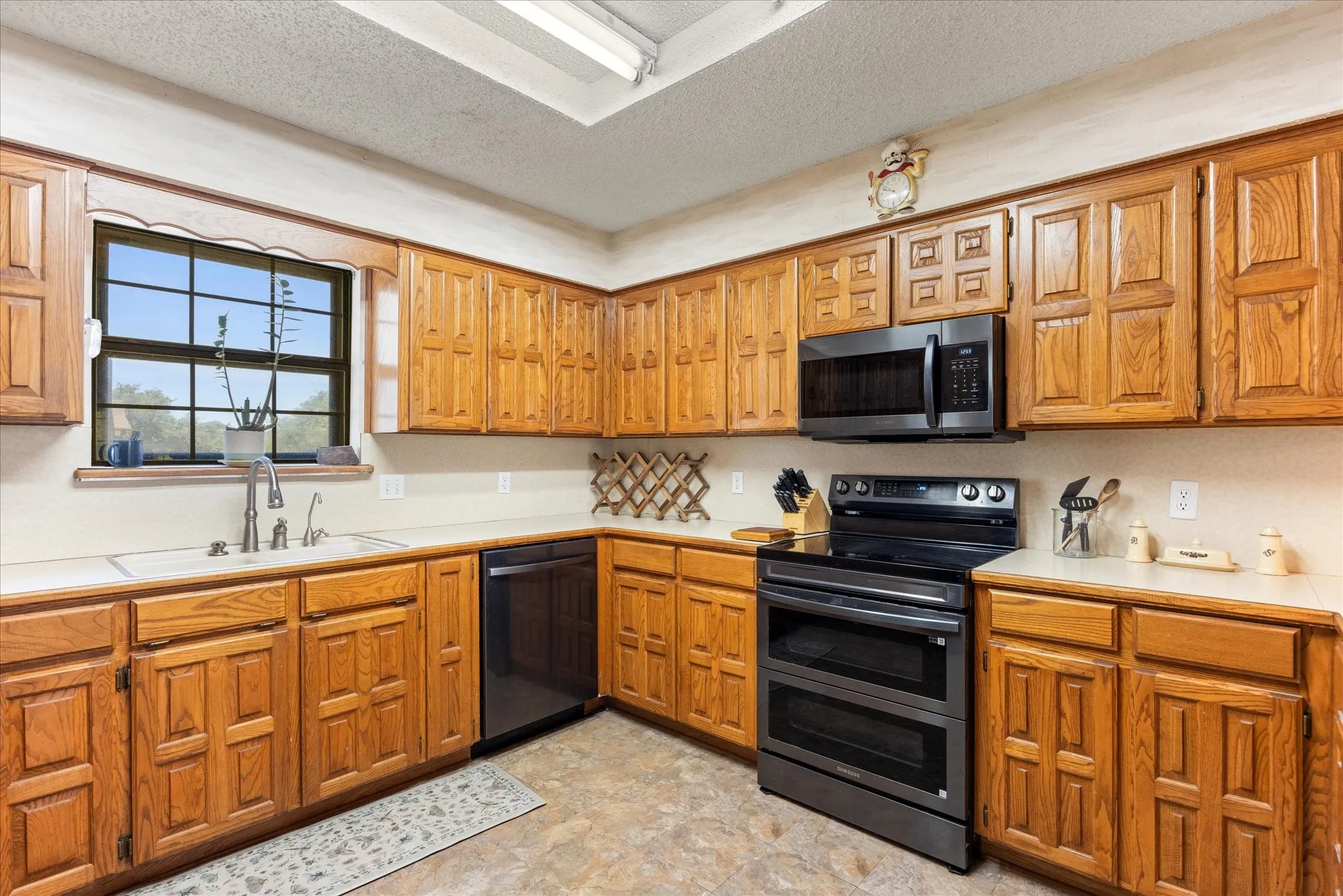 Single Family Residence For Sale in Parker County , 6032 Fm 1886, Azle, Texas 76020, 3 Bedroom, 2 Bathroom, Garage spaces, 2,550 Sqft, built in 1987, mls#21345731, Real Estate Agent in Azle, Homes For Sale in Parker county, Homes For Sale in Azle, Realtor in Azle Texas, Real Estate Brokerage Independent Realty Texas, Luminita Cordes Realtor