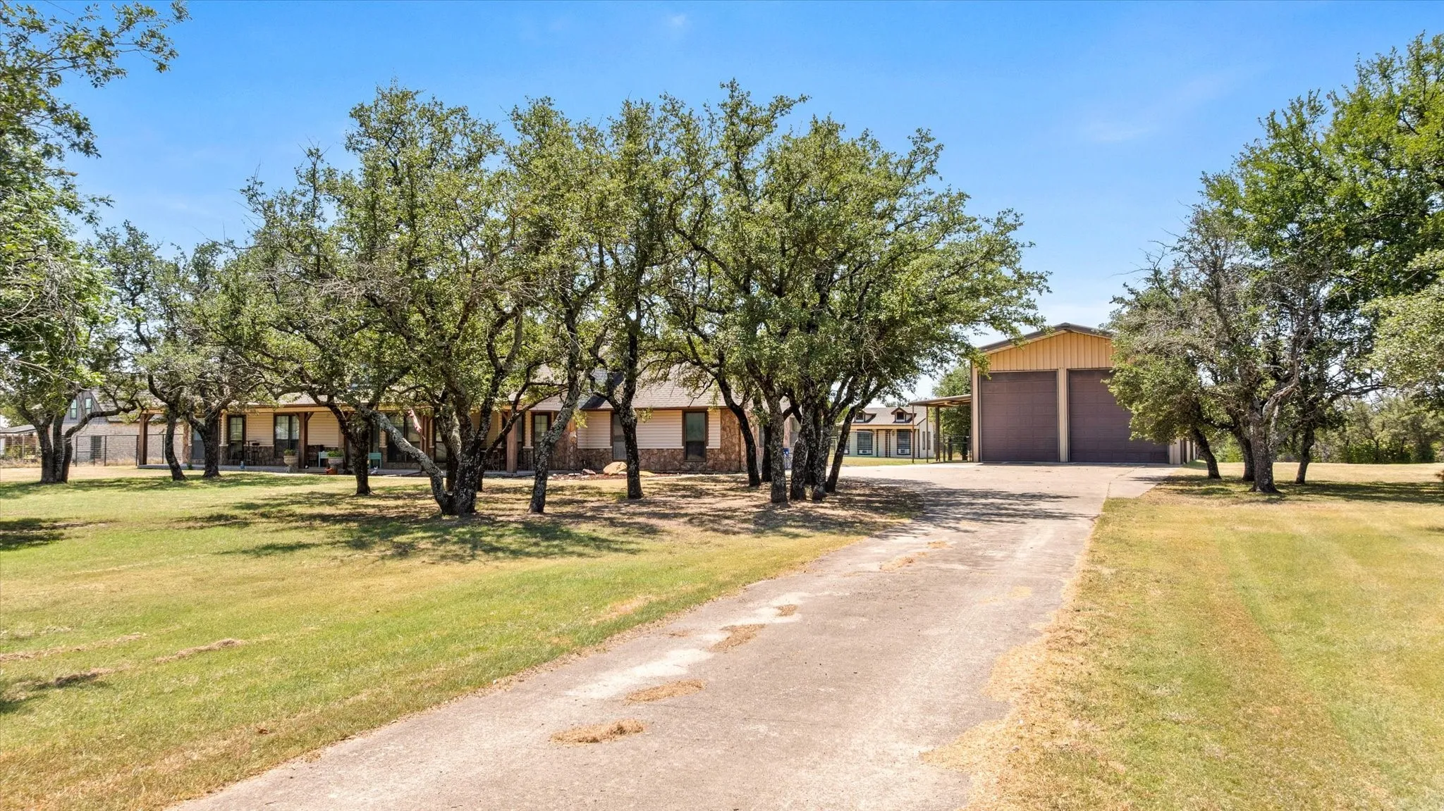Single Family Residence For Sale in Parker County , 6032 Fm 1886, Azle, Texas 76020, 3 Bedroom, 2 Bathroom, Garage spaces, 2,550 Sqft, built in 1987, mls#21345731, Real Estate Agent in Azle, Homes For Sale in Parker county, Homes For Sale in Azle, Realtor in Azle Texas, Real Estate Brokerage Independent Realty Texas, Luminita Cordes Realtor