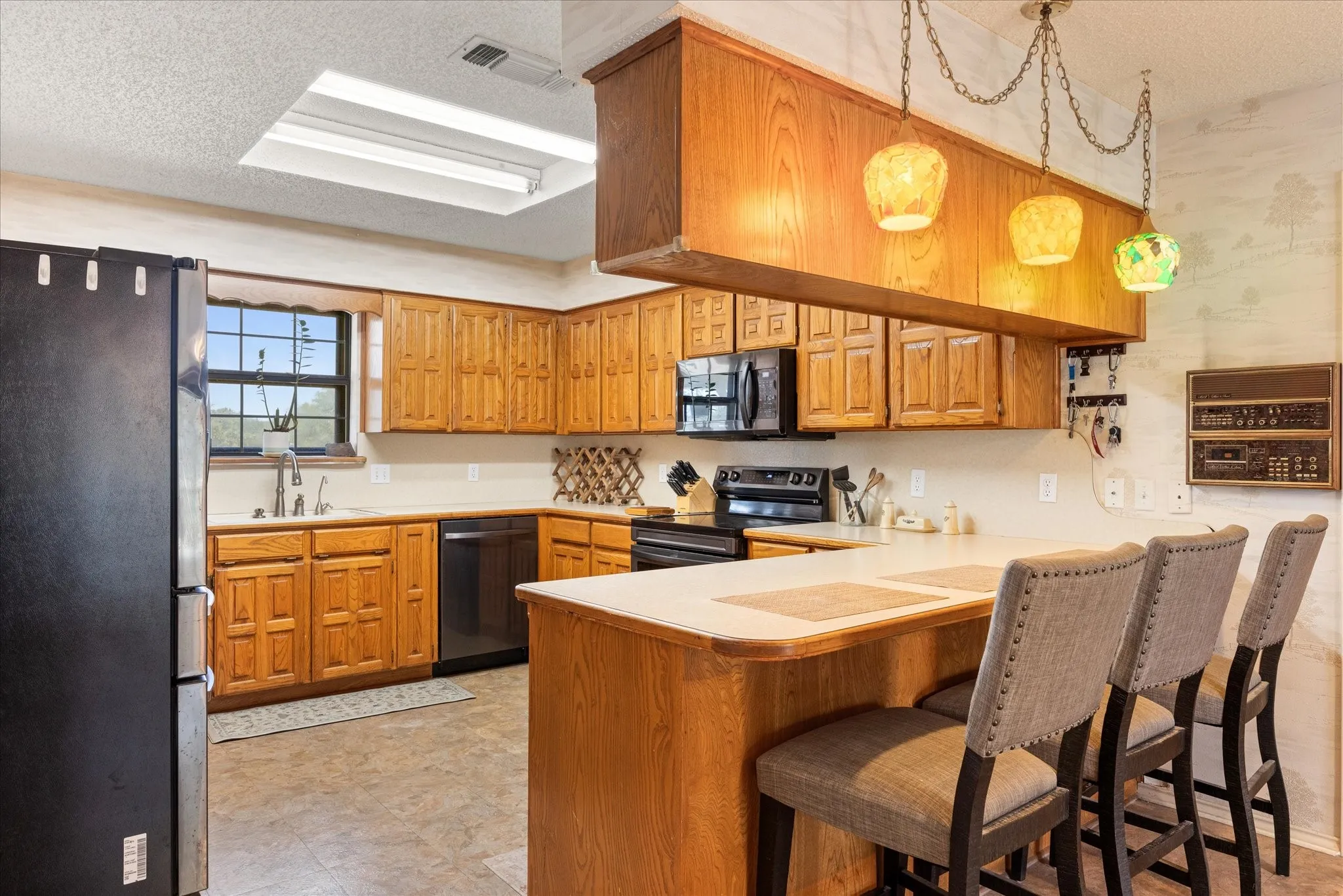 Single Family Residence For Sale in Parker County , 6032 Fm 1886, Azle, Texas 76020, 3 Bedroom, 2 Bathroom, Garage spaces, 2,550 Sqft, built in 1987, mls#21345731, Real Estate Agent in Azle, Homes For Sale in Parker county, Homes For Sale in Azle, Realtor in Azle Texas, Real Estate Brokerage Independent Realty Texas, Luminita Cordes Realtor