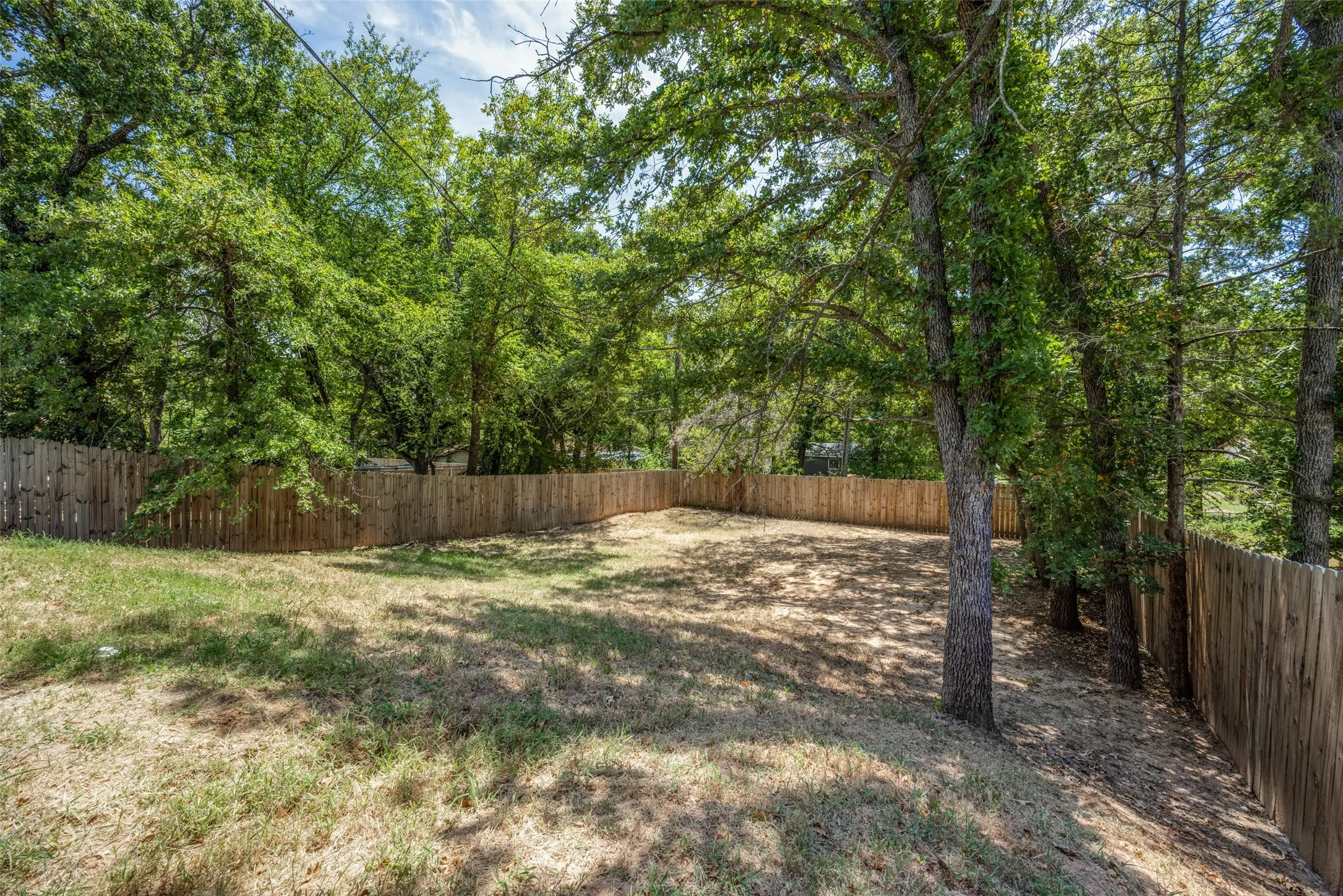 Single Family Residence For Sale in Grayson County , 722 E Woodard Street, Denison, Texas 75021, 3 Bedroom, 2 Bathroom, Garage spaces, 1,150 Sqft, built in 2021, mls#21367376, Real Estate Agent in Denison, Homes For Sale in Grayson county, Homes For Sale in Denison, Realtor in Denison Texas, Real Estate Brokerage Independent Realty Texas, Luminita Cordes Realtor
