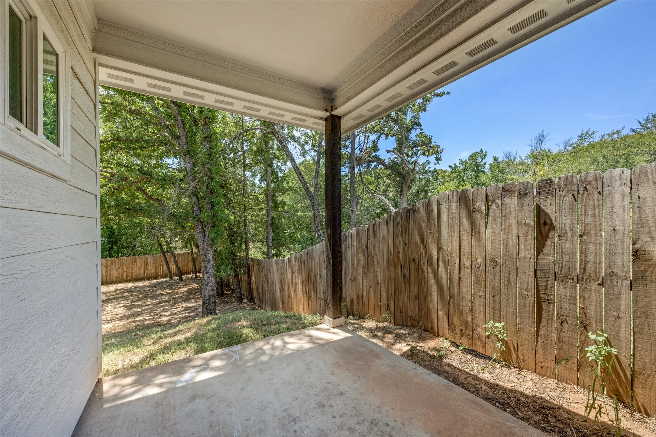 Single Family Residence For Sale in Grayson County , 722 E Woodard Street, Denison, Texas 75021, 3 Bedroom, 2 Bathroom, Garage spaces, 1,150 Sqft, built in 2021, mls#21367376, Real Estate Agent in Denison, Homes For Sale in Grayson county, Homes For Sale in Denison, Realtor in Denison Texas, Real Estate Brokerage Independent Realty Texas, Luminita Cordes Realtor