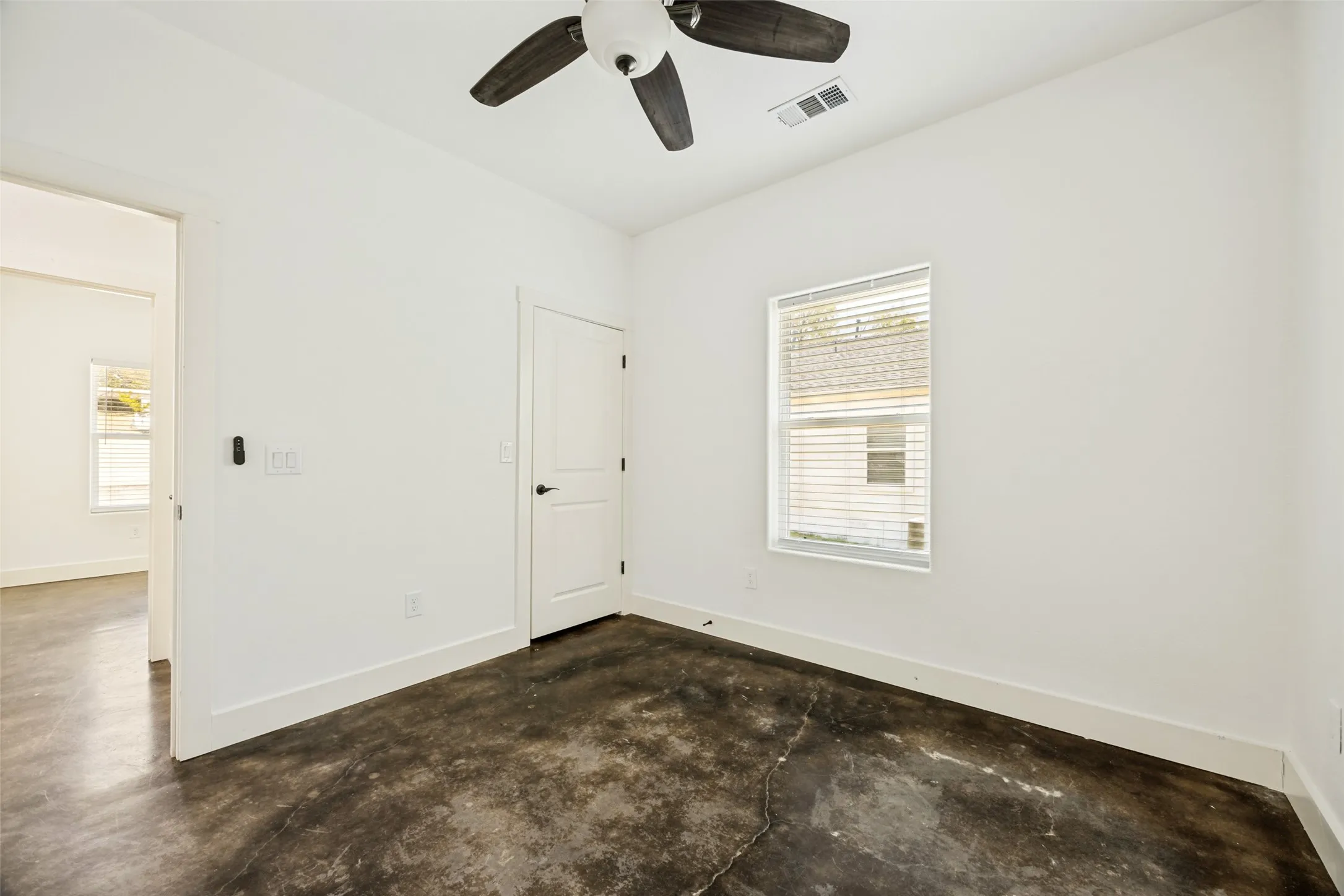 Single Family Residence For Sale in Grayson County , 722 E Woodard Street, Denison, Texas 75021, 3 Bedroom, 2 Bathroom, Garage spaces, 1,150 Sqft, built in 2021, mls#21367376, Real Estate Agent in Denison, Homes For Sale in Grayson county, Homes For Sale in Denison, Realtor in Denison Texas, Real Estate Brokerage Independent Realty Texas, Luminita Cordes Realtor