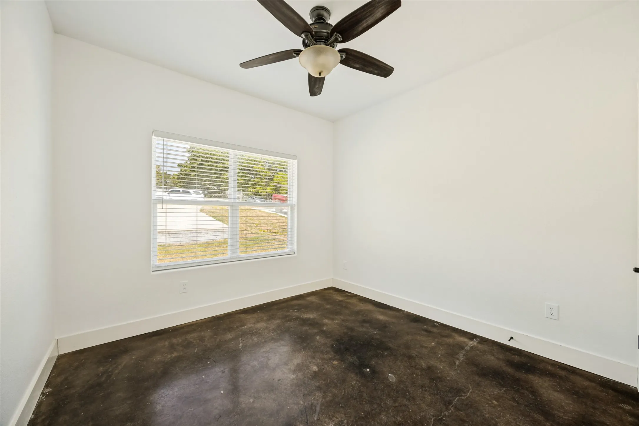Single Family Residence For Sale in Grayson County , 722 E Woodard Street, Denison, Texas 75021, 3 Bedroom, 2 Bathroom, Garage spaces, 1,150 Sqft, built in 2021, mls#21367376, Real Estate Agent in Denison, Homes For Sale in Grayson county, Homes For Sale in Denison, Realtor in Denison Texas, Real Estate Brokerage Independent Realty Texas, Luminita Cordes Realtor