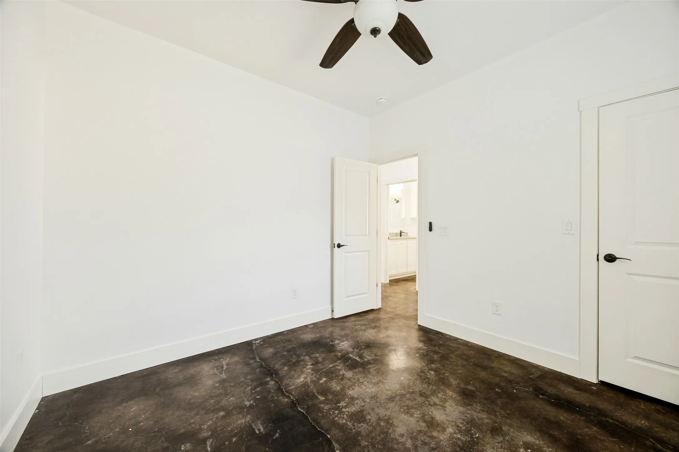 Single Family Residence For Sale in Grayson County , 722 E Woodard Street, Denison, Texas 75021, 3 Bedroom, 2 Bathroom, Garage spaces, 1,150 Sqft, built in 2021, mls#21367376, Real Estate Agent in Denison, Homes For Sale in Grayson county, Homes For Sale in Denison, Realtor in Denison Texas, Real Estate Brokerage Independent Realty Texas, Luminita Cordes Realtor