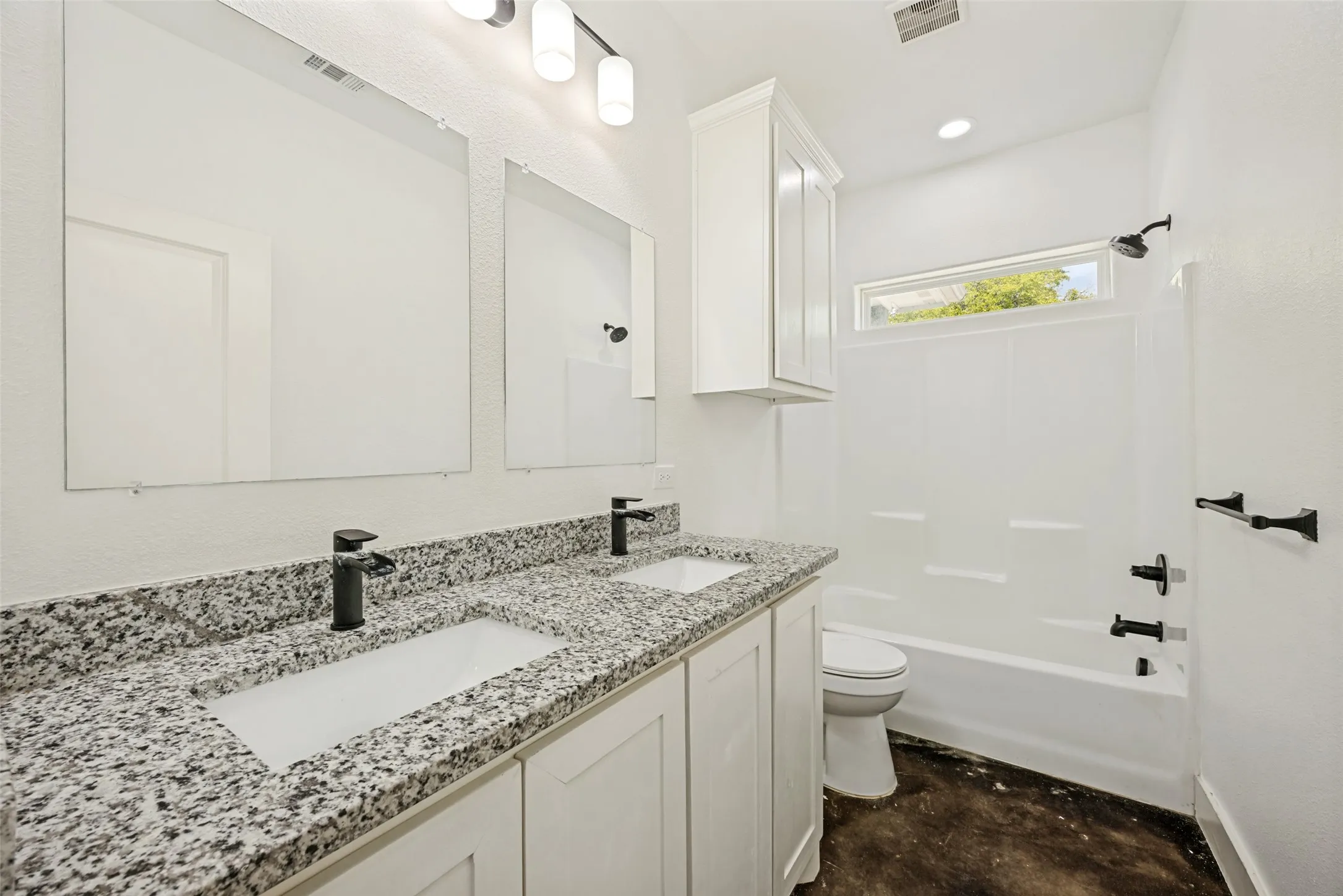 Single Family Residence For Sale in Grayson County , 722 E Woodard Street, Denison, Texas 75021, 3 Bedroom, 2 Bathroom, Garage spaces, 1,150 Sqft, built in 2021, mls#21367376, Real Estate Agent in Denison, Homes For Sale in Grayson county, Homes For Sale in Denison, Realtor in Denison Texas, Real Estate Brokerage Independent Realty Texas, Luminita Cordes Realtor