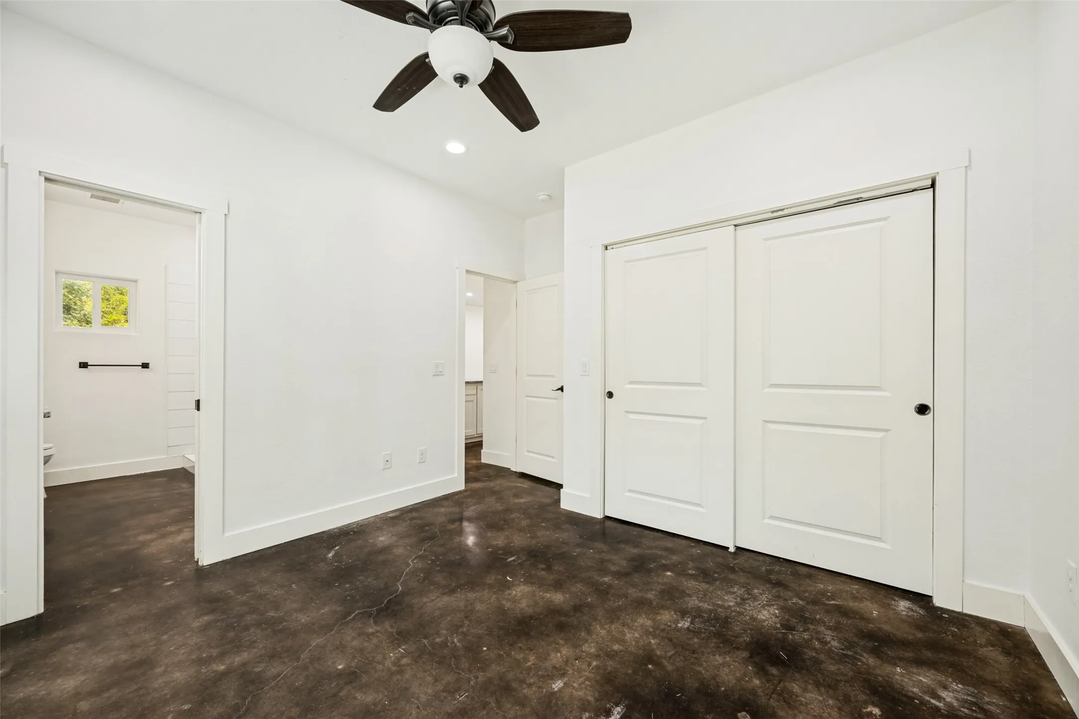 Single Family Residence For Sale in Grayson County , 722 E Woodard Street, Denison, Texas 75021, 3 Bedroom, 2 Bathroom, Garage spaces, 1,150 Sqft, built in 2021, mls#21367376, Real Estate Agent in Denison, Homes For Sale in Grayson county, Homes For Sale in Denison, Realtor in Denison Texas, Real Estate Brokerage Independent Realty Texas, Luminita Cordes Realtor
