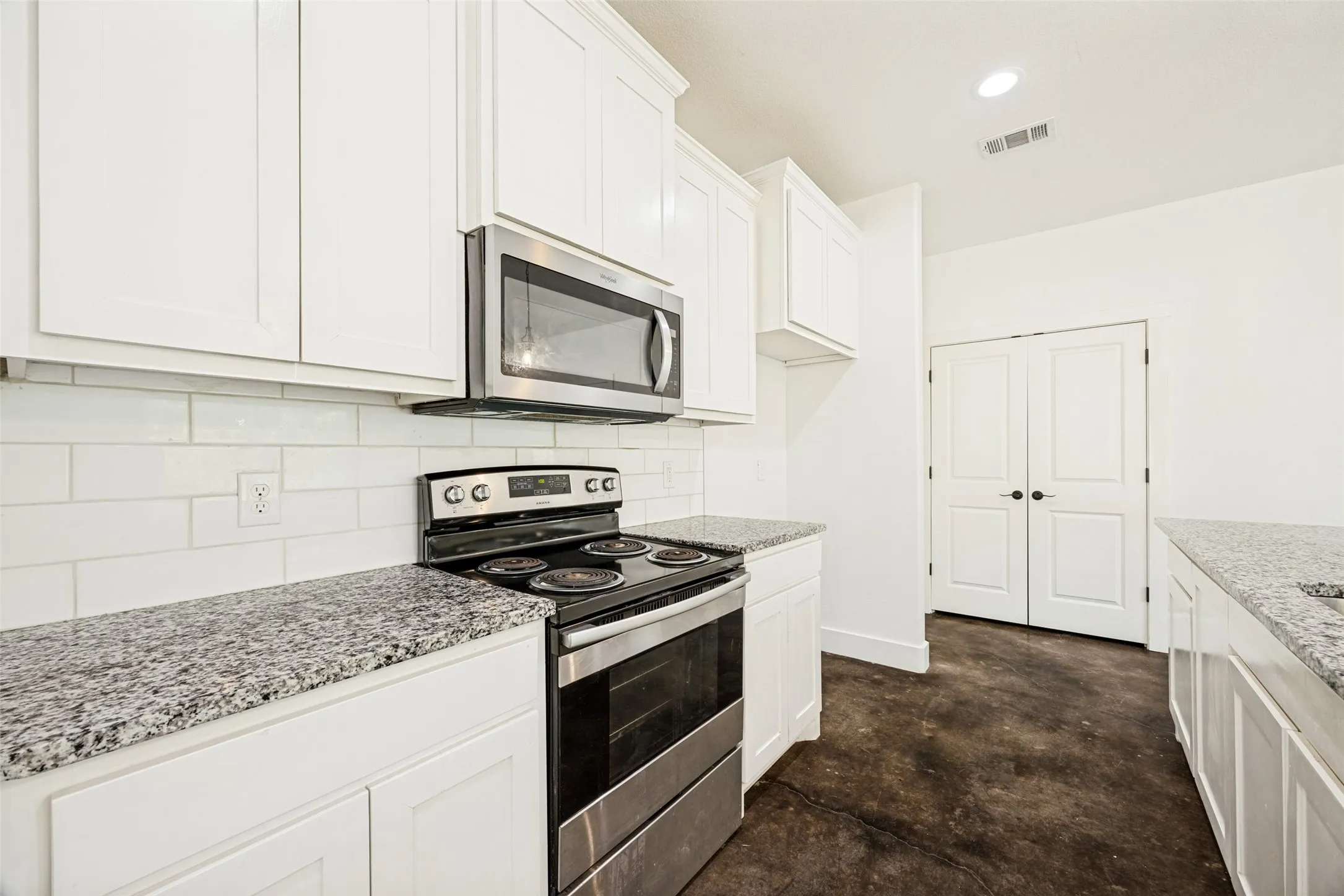 Single Family Residence For Sale in Grayson County , 722 E Woodard Street, Denison, Texas 75021, 3 Bedroom, 2 Bathroom, Garage spaces, 1,150 Sqft, built in 2021, mls#21367376, Real Estate Agent in Denison, Homes For Sale in Grayson county, Homes For Sale in Denison, Realtor in Denison Texas, Real Estate Brokerage Independent Realty Texas, Luminita Cordes Realtor