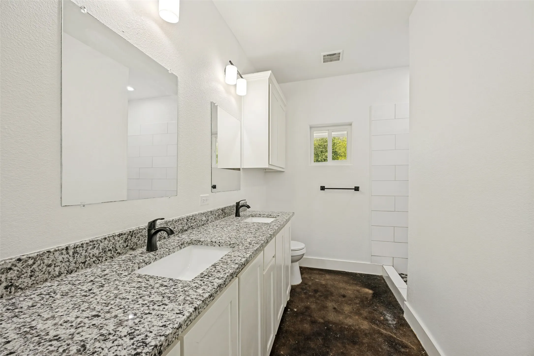 Single Family Residence For Sale in Grayson County , 722 E Woodard Street, Denison, Texas 75021, 3 Bedroom, 2 Bathroom, Garage spaces, 1,150 Sqft, built in 2021, mls#21367376, Real Estate Agent in Denison, Homes For Sale in Grayson county, Homes For Sale in Denison, Realtor in Denison Texas, Real Estate Brokerage Independent Realty Texas, Luminita Cordes Realtor