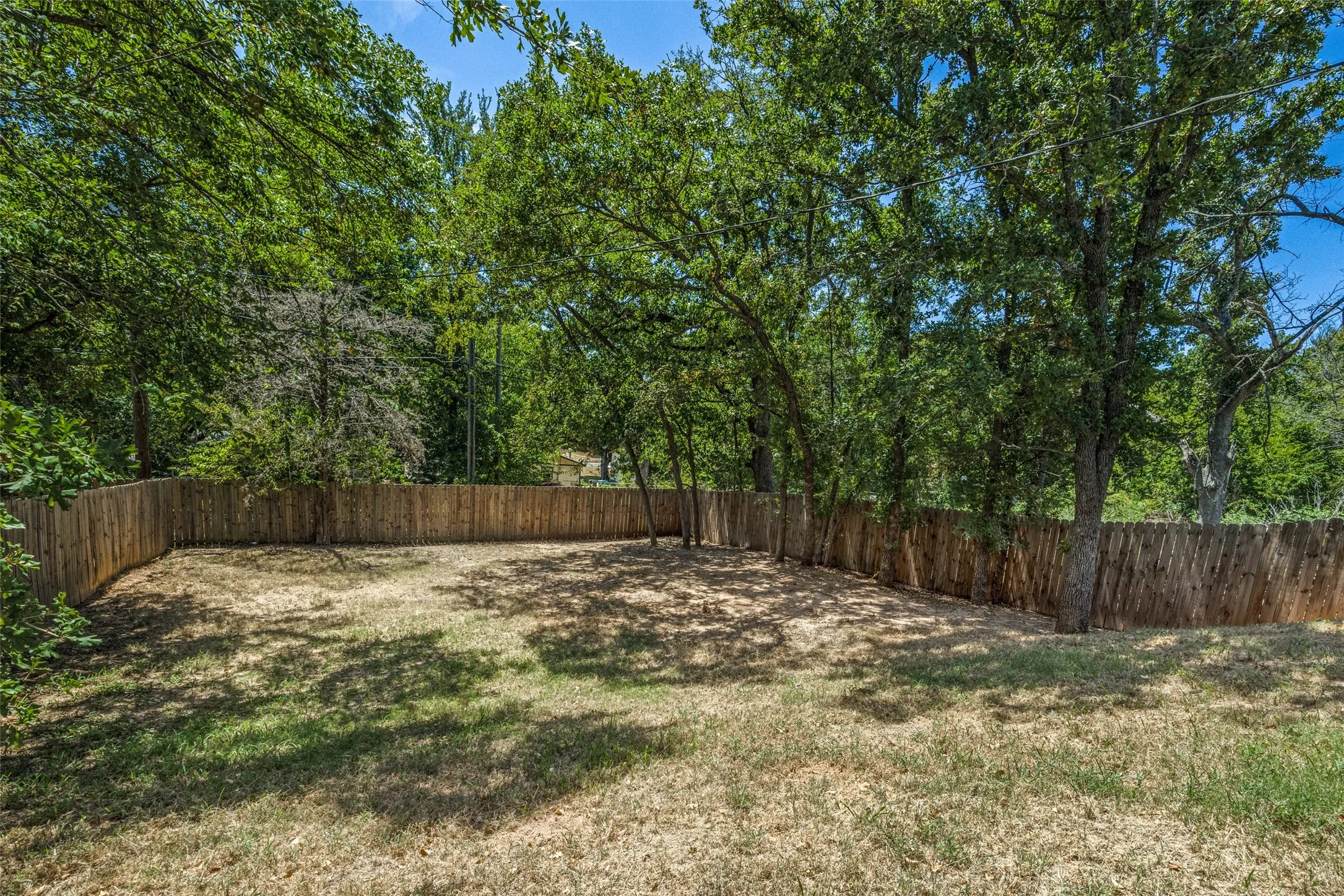 Single Family Residence For Sale in Grayson County , 722 E Woodard Street, Denison, Texas 75021, 3 Bedroom, 2 Bathroom, Garage spaces, 1,150 Sqft, built in 2021, mls#21367376, Real Estate Agent in Denison, Homes For Sale in Grayson county, Homes For Sale in Denison, Realtor in Denison Texas, Real Estate Brokerage Independent Realty Texas, Luminita Cordes Realtor