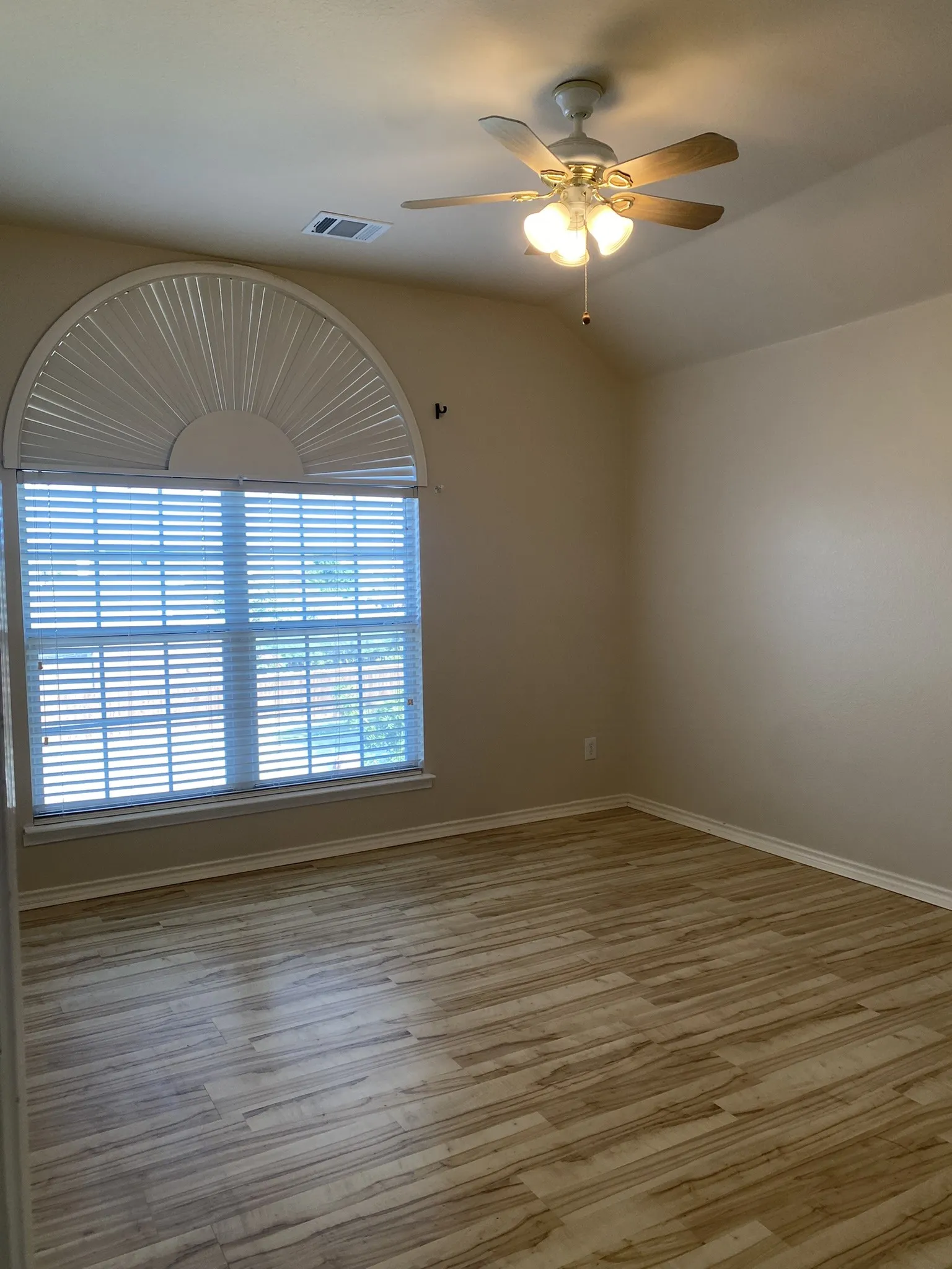Single Family Residence For Rent in Denton County , 9367 Aristocrat Lane, Frisco, Texas 75033, 4 Bedroom, 3 Bathroom, 2 Garage spaces, 2,598 Sqft, built in 2002, mls#21351776, Real Estate Agent in Frisco, Homes For Rent in Denton county, Homes For Rent in Frisco, Realtor in Frisco Texas, Real Estate Brokerage Independent Realty Texas, Luminita Cordes Realtor