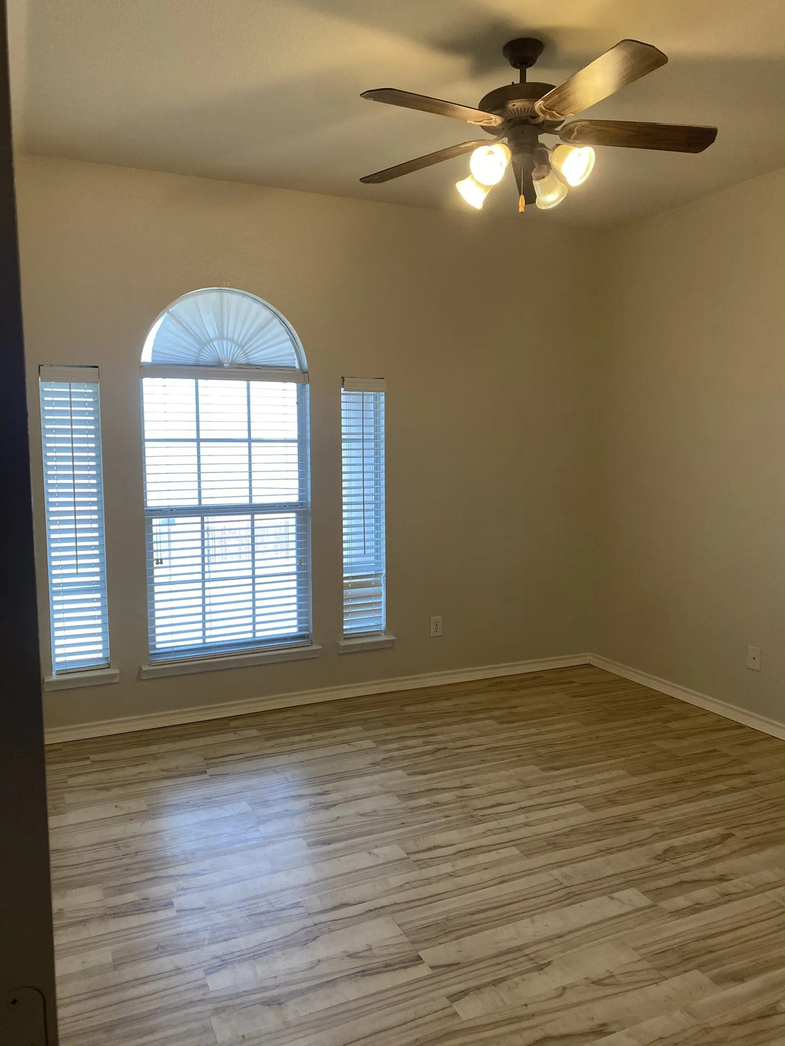 Single Family Residence For Rent in Denton County , 9367 Aristocrat Lane, Frisco, Texas 75033, 4 Bedroom, 3 Bathroom, 2 Garage spaces, 2,598 Sqft, built in 2002, mls#21351776, Real Estate Agent in Frisco, Homes For Rent in Denton county, Homes For Rent in Frisco, Realtor in Frisco Texas, Real Estate Brokerage Independent Realty Texas, Luminita Cordes Realtor