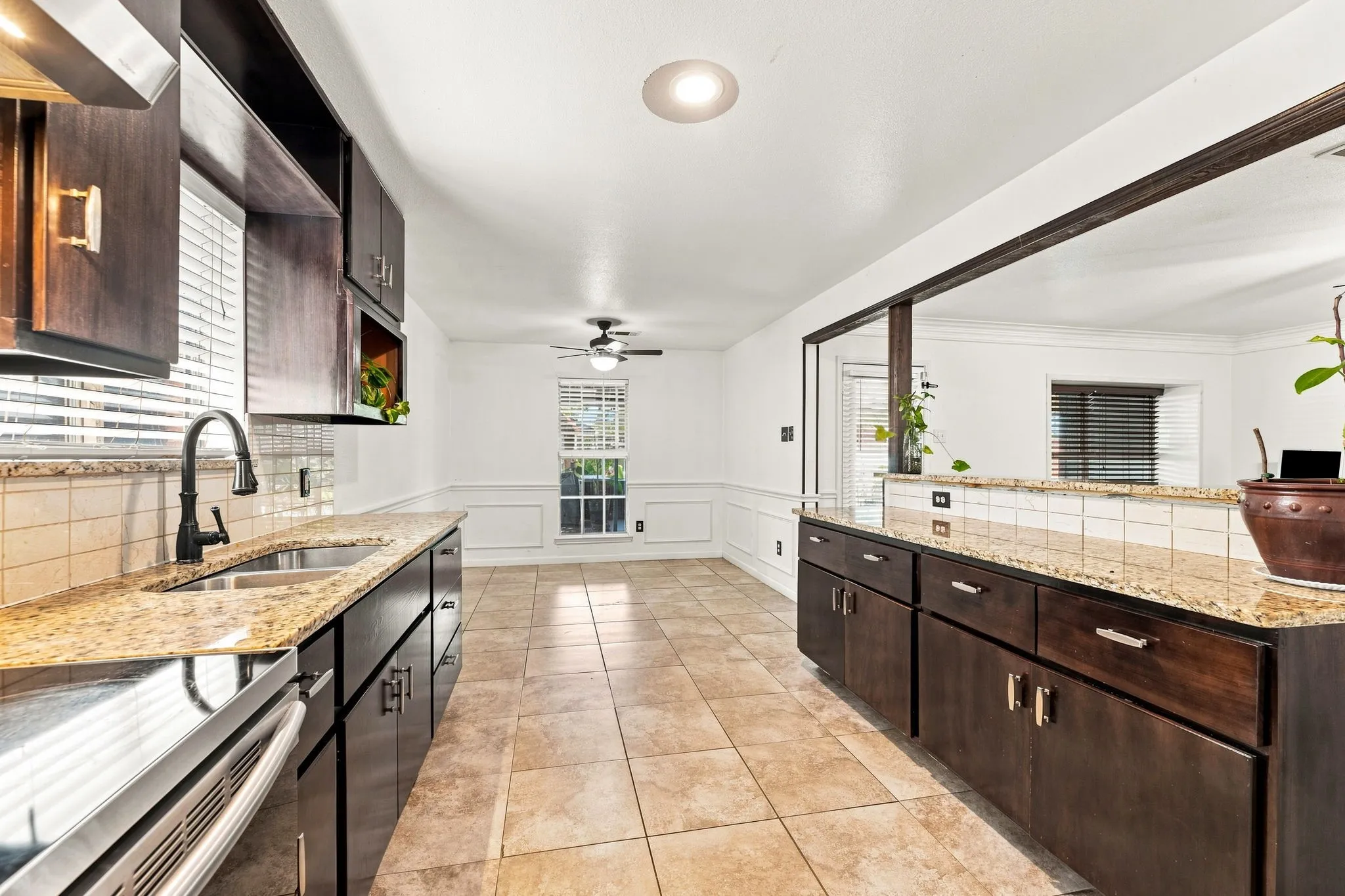 Single Family Residence For Sale in Tarrant County , 2505 Cloverdale Street, Arlington, Texas 76010, 3 Bedroom, 2 Bathroom, 2 Garage spaces, 1,444 Sqft, built in 2001, mls#21367351, Real Estate Agent in Arlington, Homes For Sale in Tarrant county, Homes For Sale in Arlington, Realtor in Arlington Texas, Real Estate Brokerage Independent Realty Texas, Luminita Cordes Realtor