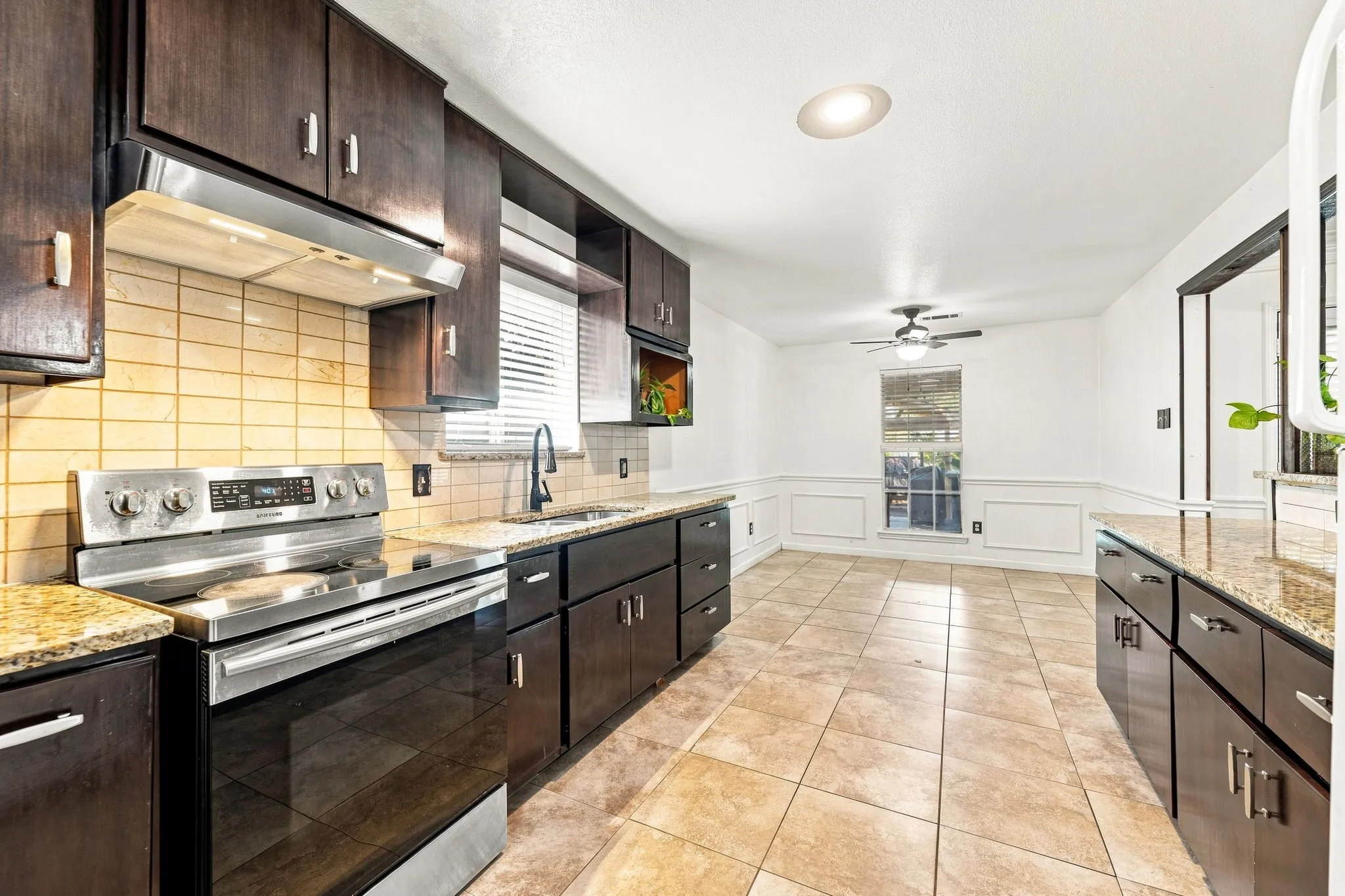 Single Family Residence For Sale in Tarrant County , 2505 Cloverdale Street, Arlington, Texas 76010, 3 Bedroom, 2 Bathroom, 2 Garage spaces, 1,444 Sqft, built in 2001, mls#21367351, Real Estate Agent in Arlington, Homes For Sale in Tarrant county, Homes For Sale in Arlington, Realtor in Arlington Texas, Real Estate Brokerage Independent Realty Texas, Luminita Cordes Realtor
