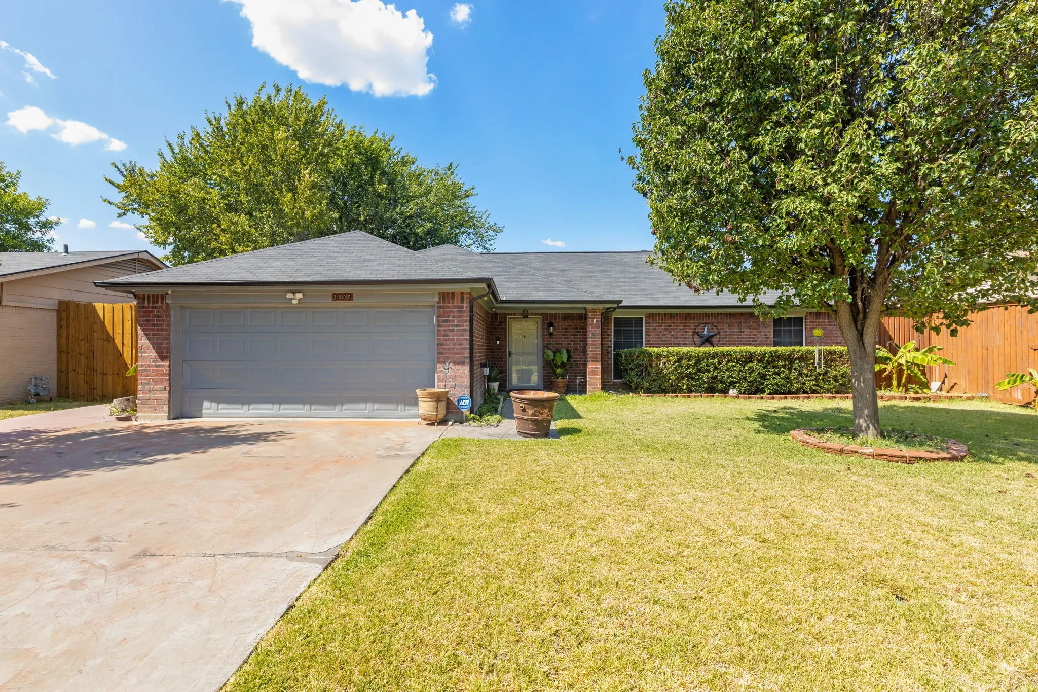 Single Family Residence For Sale in Tarrant County , 2505 Cloverdale Street, Arlington, Texas 76010, 3 Bedroom, 2 Bathroom, 2 Garage spaces, 1,444 Sqft, built in 2001, mls#21367351, Real Estate Agent in Arlington, Homes For Sale in Tarrant county, Homes For Sale in Arlington, Realtor in Arlington Texas, Real Estate Brokerage Independent Realty Texas, Luminita Cordes Realtor