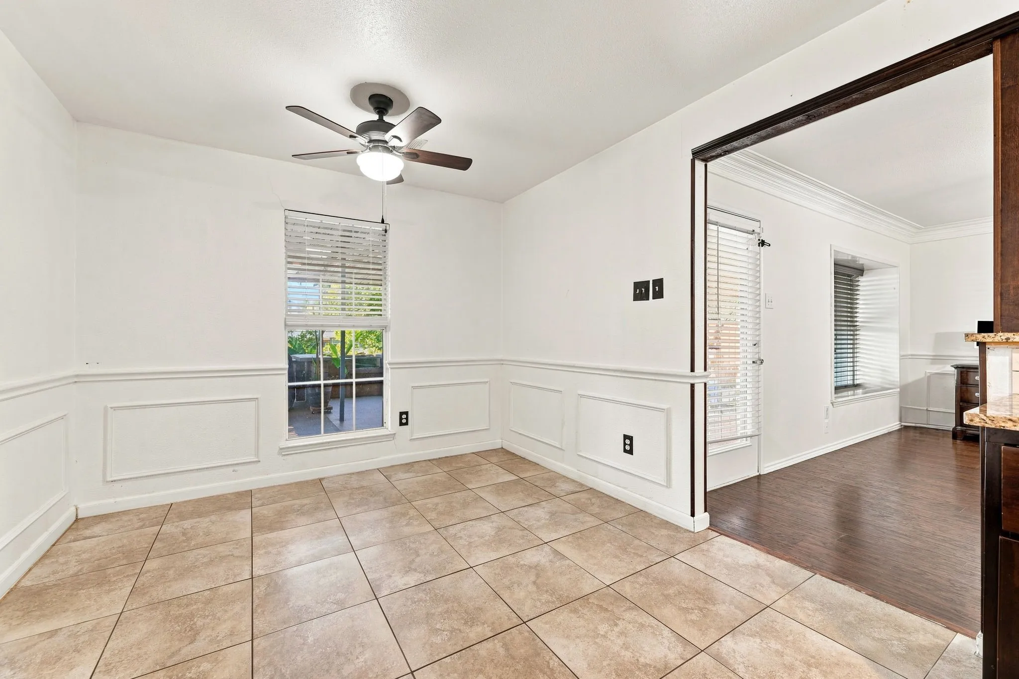 Single Family Residence For Sale in Tarrant County , 2505 Cloverdale Street, Arlington, Texas 76010, 3 Bedroom, 2 Bathroom, 2 Garage spaces, 1,444 Sqft, built in 2001, mls#21367351, Real Estate Agent in Arlington, Homes For Sale in Tarrant county, Homes For Sale in Arlington, Realtor in Arlington Texas, Real Estate Brokerage Independent Realty Texas, Luminita Cordes Realtor