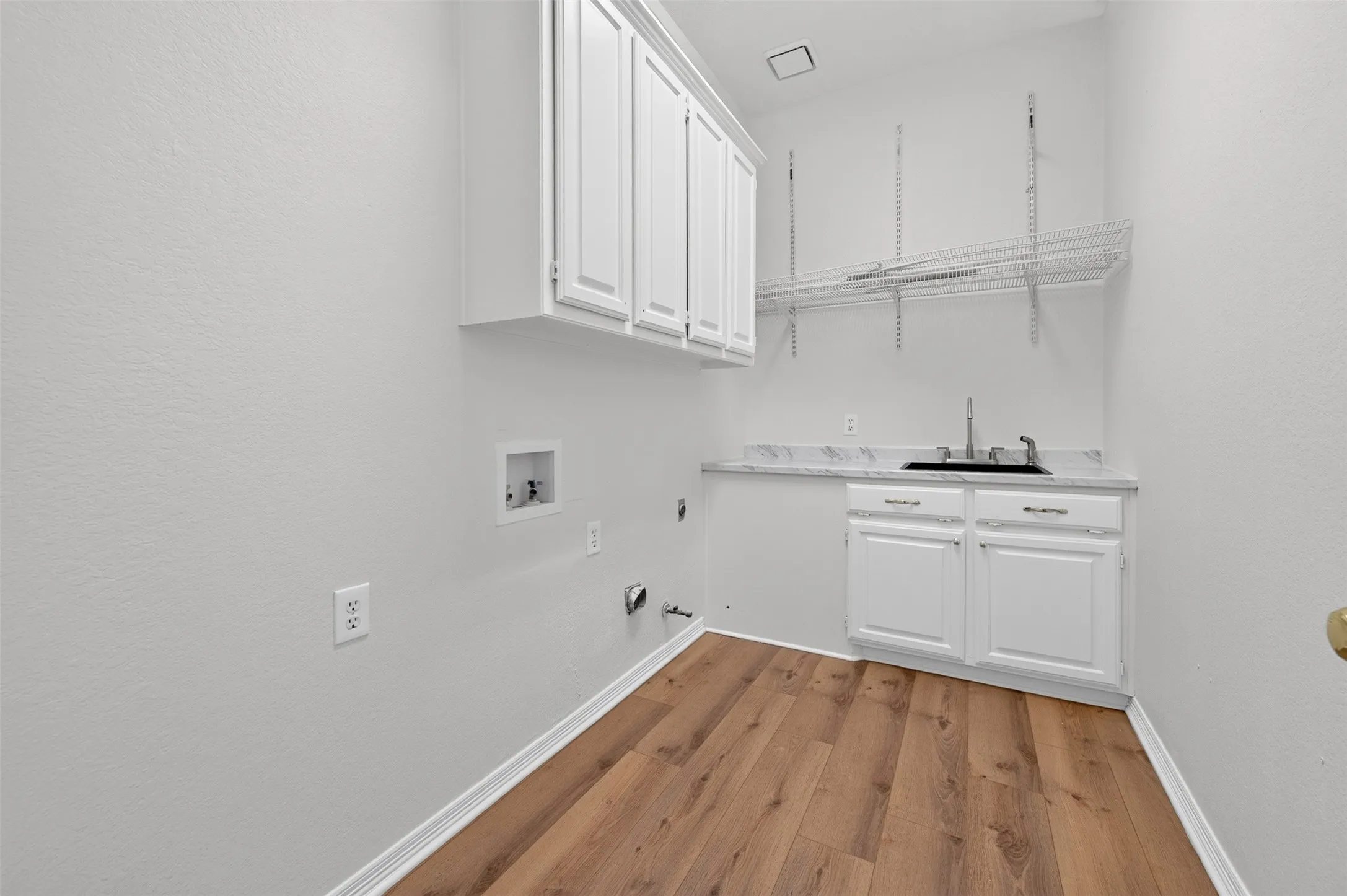 Single Family Residence For Rent in Dallas County , 247 Park Valley Drive, Coppell, Texas 75019, 4 Bedroom, 3 Bathroom, 2 Garage spaces, 2,981 Sqft, built in 1993, mls#21365715, Real Estate Agent in Coppell, Homes For Rent in Dallas county, Homes For Rent in Coppell, Realtor in Coppell Texas, Real Estate Brokerage Independent Realty Texas, Luminita Cordes Realtor