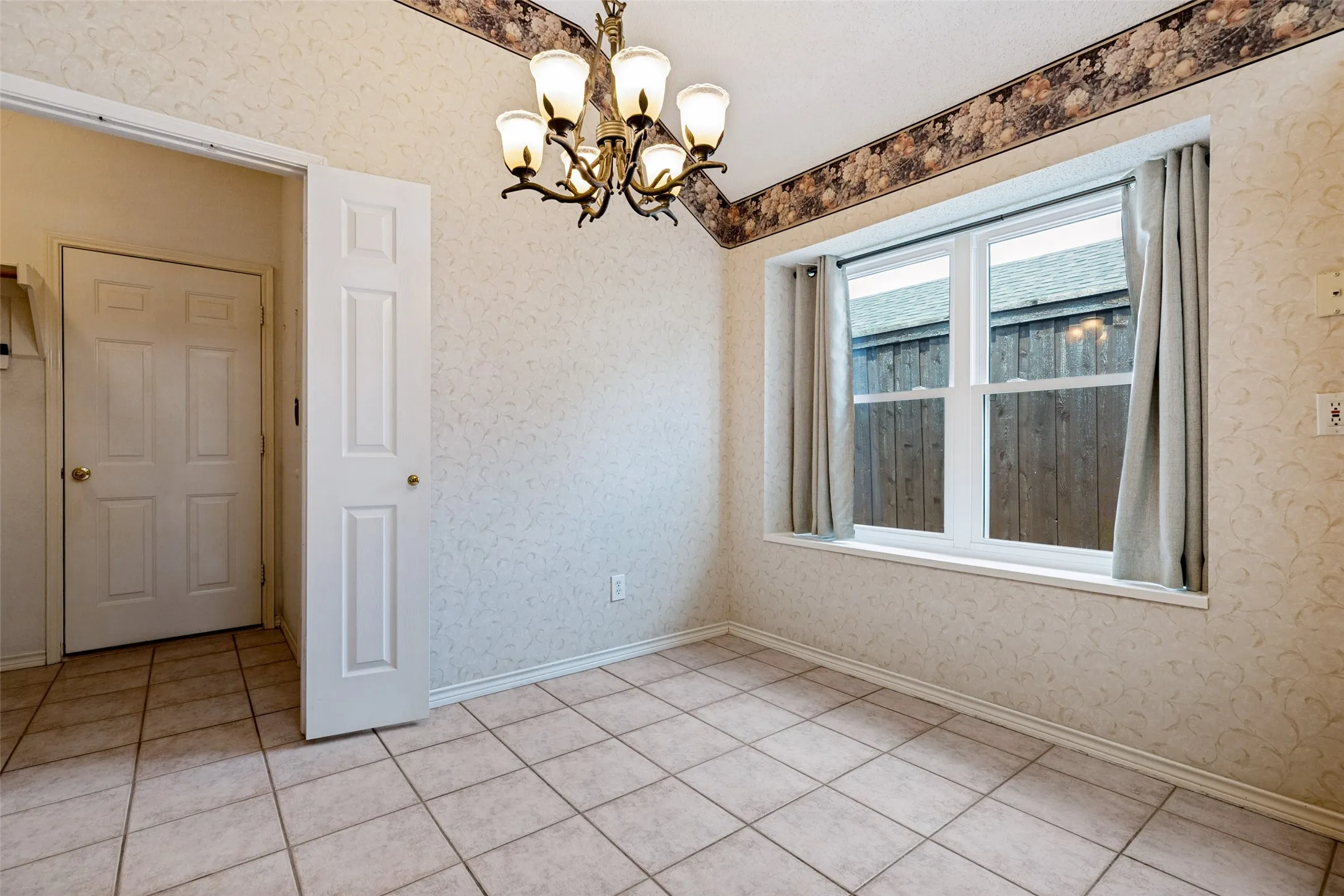 Single Family Residence For Sale in Collin County , 3528 Snapdragon Lane, Mc Kinney, Texas 75070, 4 Bedroom, 2 Bathroom, 2 Garage spaces, 2,224 Sqft, built in 1999, mls#21367057, Real Estate Agent in Mc Kinney, Homes For Sale in Collin county, Homes For Sale in Mc Kinney, Realtor in Mc Kinney Texas, Real Estate Brokerage Independent Realty Texas, Luminita Cordes Realtor