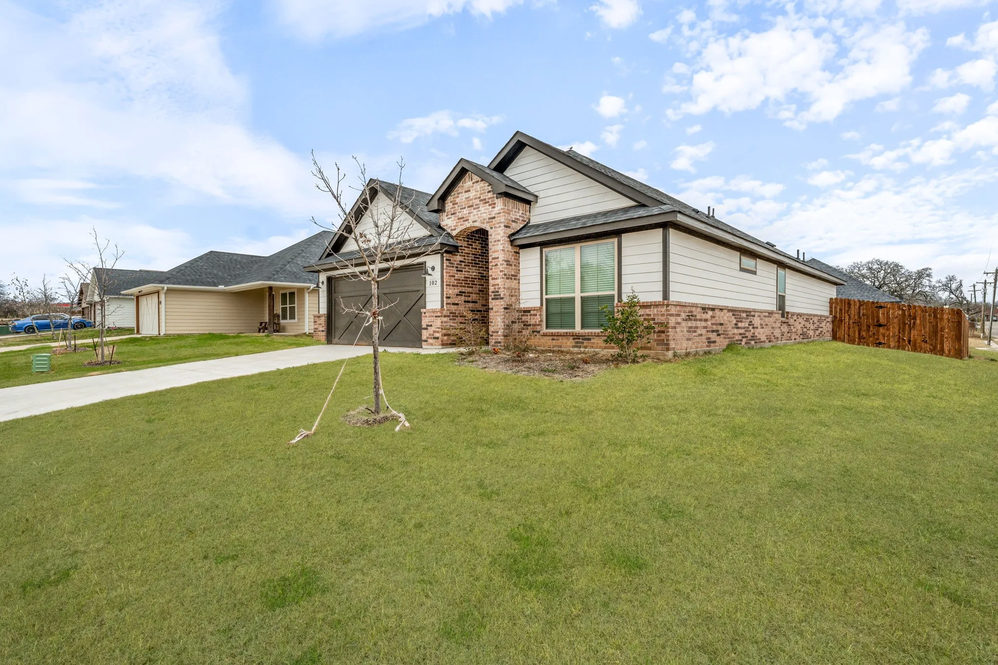 Single Family Residence For Rent in Parker County , 102 Clover Circle, Weatherford, Texas 76086, 3 Bedroom, 2 Bathroom, 2 Garage spaces, 1,623 Sqft, built in 2024, mls#21367142, Real Estate Agent in Weatherford, Homes For Rent in Parker county, Homes For Rent in Weatherford, Realtor in Weatherford Texas, Real Estate Brokerage Independent Realty Texas, Luminita Cordes Realtor