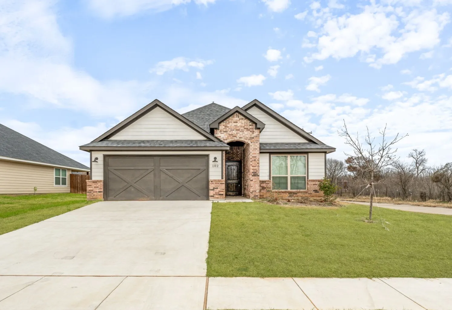 Single Family Residence For Rent in Parker County , 102 Clover Circle, Weatherford, Texas 76086, 3 Bedroom, 2 Bathroom, 2 Garage spaces, 1,623 Sqft, built in 2024, mls#21367142, Real Estate Agent in Weatherford, Homes For Rent in Parker county, Homes For Rent in Weatherford, Realtor in Weatherford Texas, Real Estate Brokerage Independent Realty Texas, Luminita Cordes Realtor