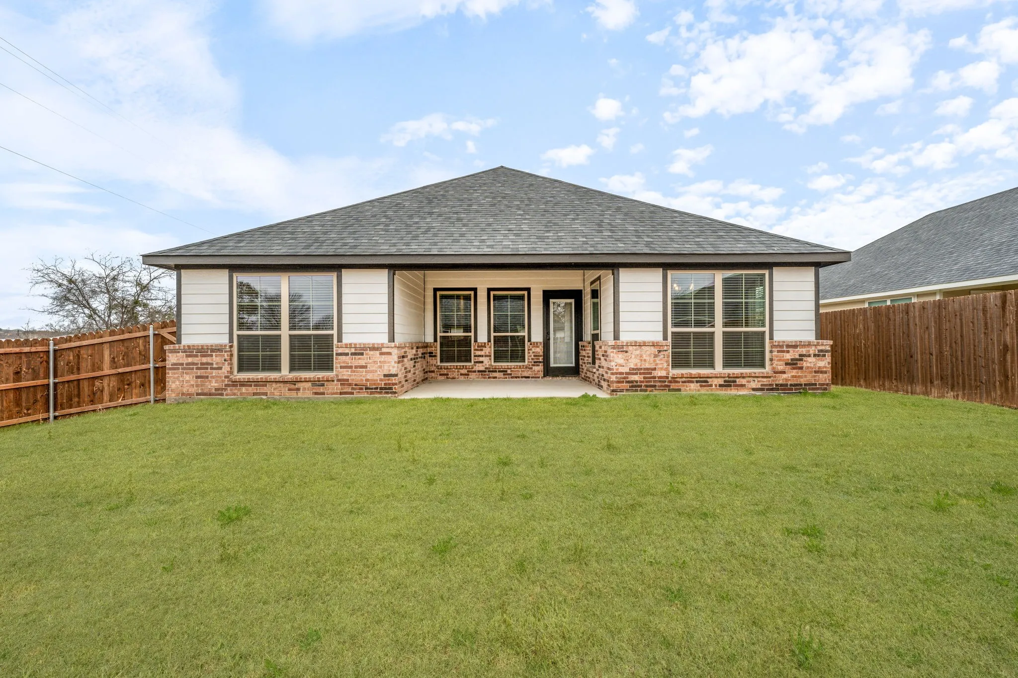 Single Family Residence For Rent in Parker County , 102 Clover Circle, Weatherford, Texas 76086, 3 Bedroom, 2 Bathroom, 2 Garage spaces, 1,623 Sqft, built in 2024, mls#21367142, Real Estate Agent in Weatherford, Homes For Rent in Parker county, Homes For Rent in Weatherford, Realtor in Weatherford Texas, Real Estate Brokerage Independent Realty Texas, Luminita Cordes Realtor