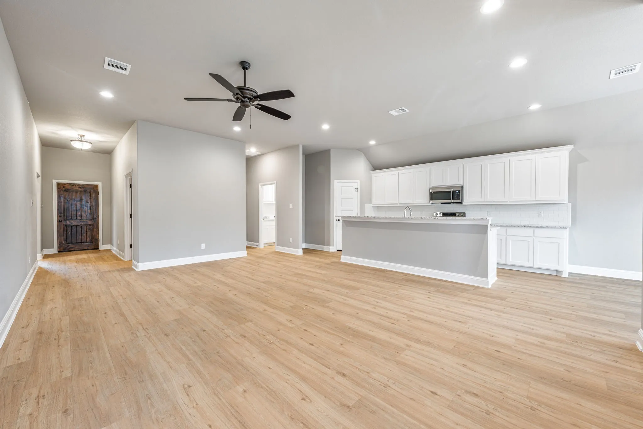 Single Family Residence For Rent in Parker County , 102 Clover Circle, Weatherford, Texas 76086, 3 Bedroom, 2 Bathroom, 2 Garage spaces, 1,623 Sqft, built in 2024, mls#21367142, Real Estate Agent in Weatherford, Homes For Rent in Parker county, Homes For Rent in Weatherford, Realtor in Weatherford Texas, Real Estate Brokerage Independent Realty Texas, Luminita Cordes Realtor