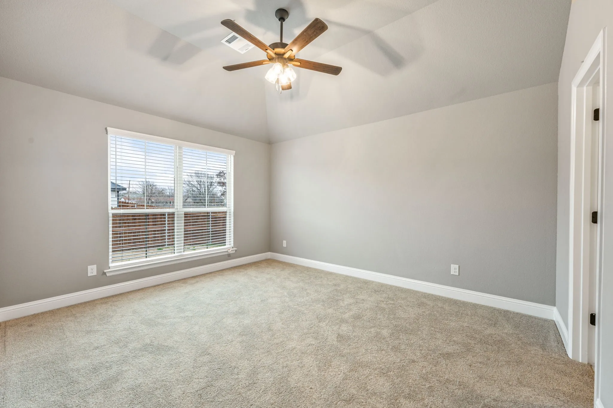 Single Family Residence For Rent in Parker County , 102 Clover Circle, Weatherford, Texas 76086, 3 Bedroom, 2 Bathroom, 2 Garage spaces, 1,623 Sqft, built in 2024, mls#21367142, Real Estate Agent in Weatherford, Homes For Rent in Parker county, Homes For Rent in Weatherford, Realtor in Weatherford Texas, Real Estate Brokerage Independent Realty Texas, Luminita Cordes Realtor