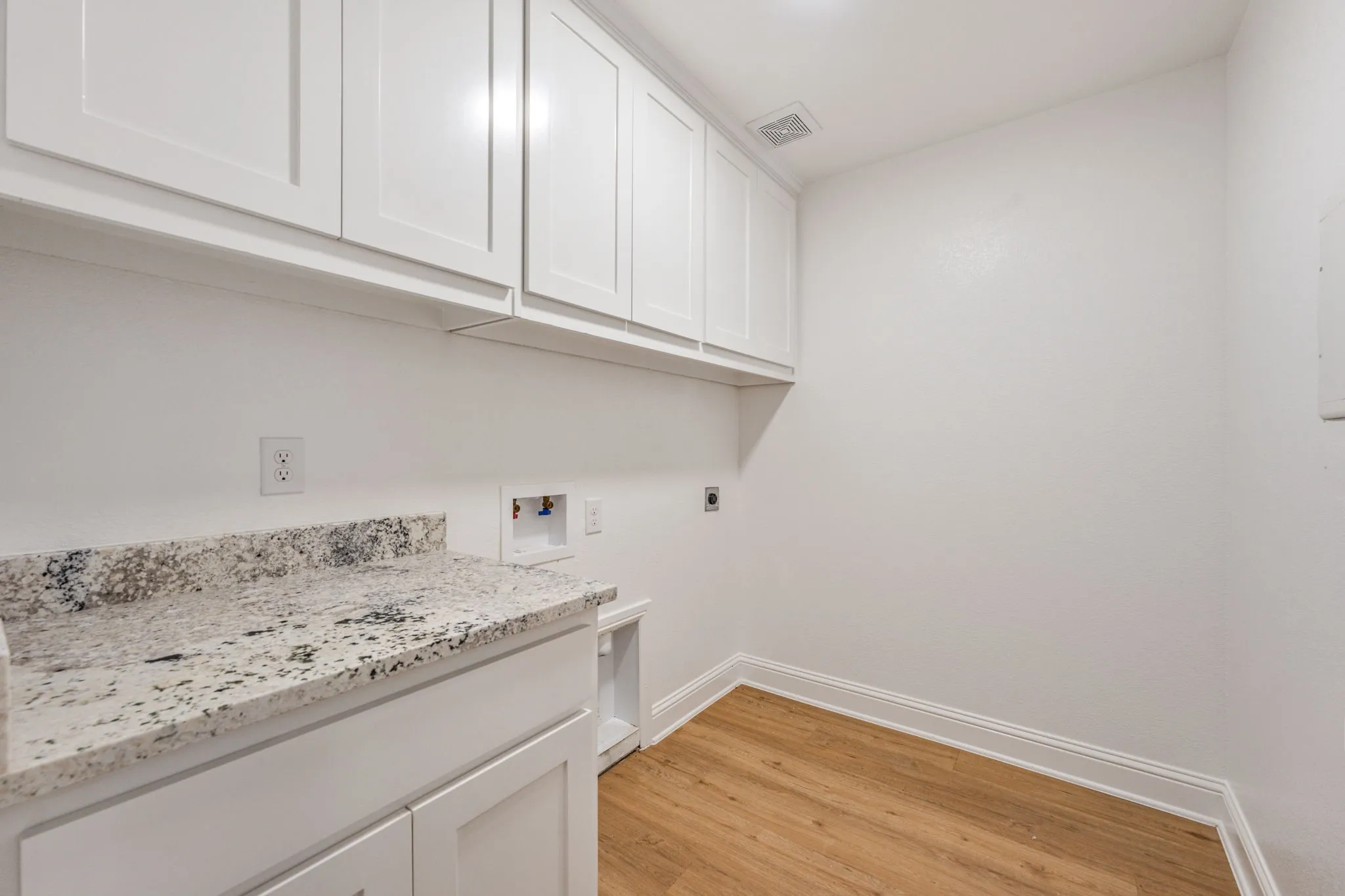 Single Family Residence For Rent in Parker County , 102 Clover Circle, Weatherford, Texas 76086, 3 Bedroom, 2 Bathroom, 2 Garage spaces, 1,623 Sqft, built in 2024, mls#21367142, Real Estate Agent in Weatherford, Homes For Rent in Parker county, Homes For Rent in Weatherford, Realtor in Weatherford Texas, Real Estate Brokerage Independent Realty Texas, Luminita Cordes Realtor