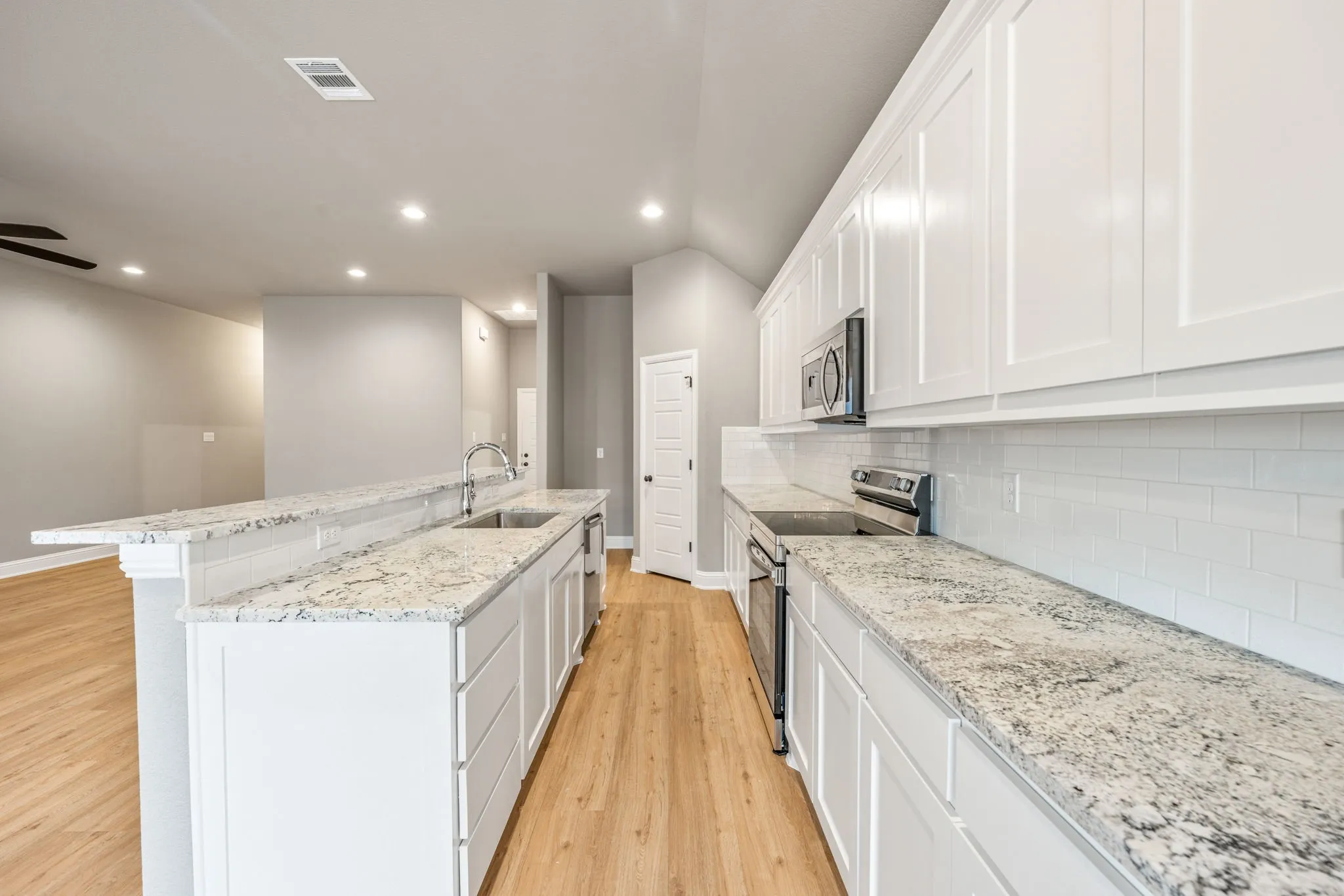 Single Family Residence For Rent in Parker County , 102 Clover Circle, Weatherford, Texas 76086, 3 Bedroom, 2 Bathroom, 2 Garage spaces, 1,623 Sqft, built in 2024, mls#21367142, Real Estate Agent in Weatherford, Homes For Rent in Parker county, Homes For Rent in Weatherford, Realtor in Weatherford Texas, Real Estate Brokerage Independent Realty Texas, Luminita Cordes Realtor