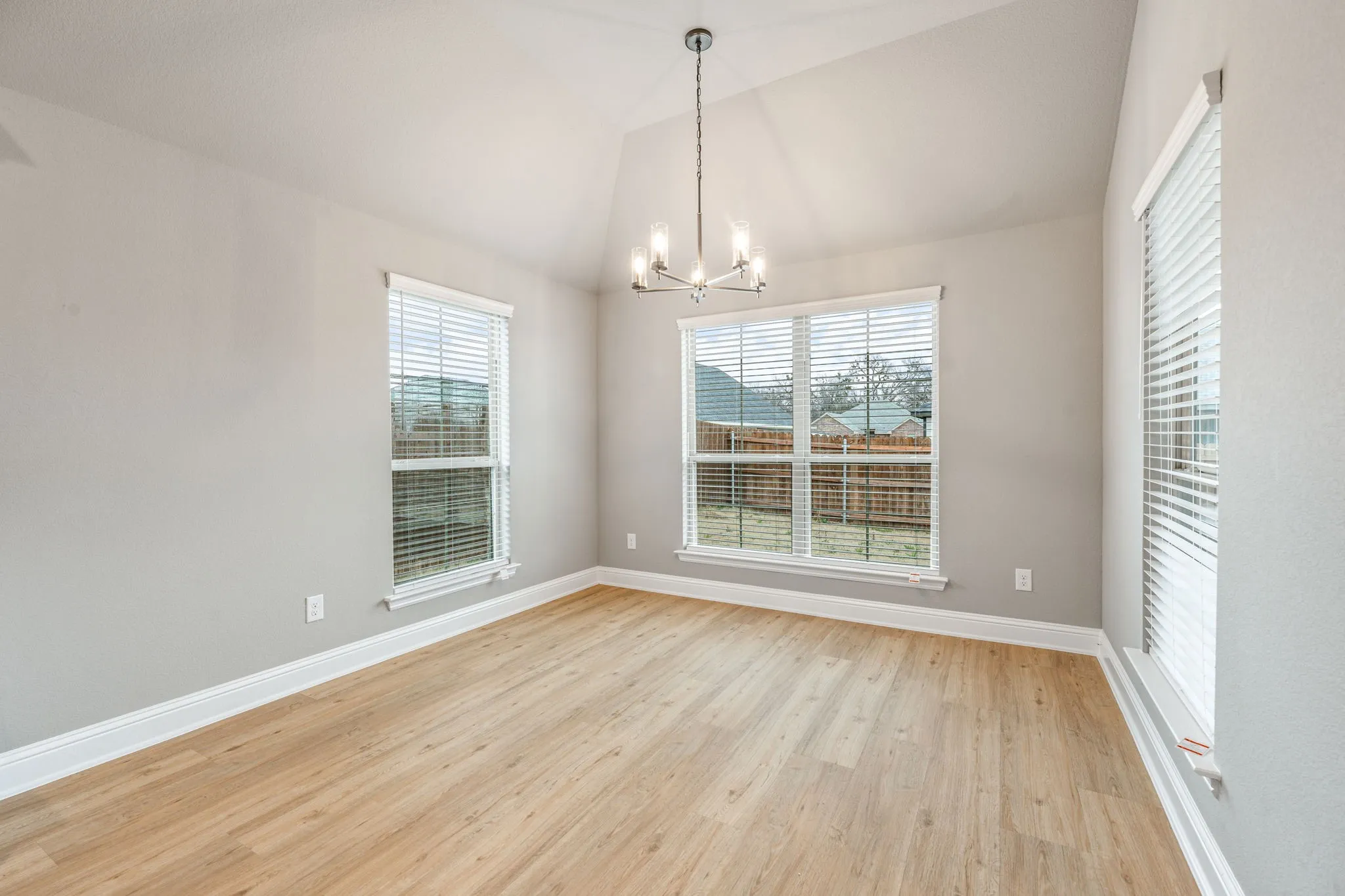 Single Family Residence For Rent in Parker County , 102 Clover Circle, Weatherford, Texas 76086, 3 Bedroom, 2 Bathroom, 2 Garage spaces, 1,623 Sqft, built in 2024, mls#21367142, Real Estate Agent in Weatherford, Homes For Rent in Parker county, Homes For Rent in Weatherford, Realtor in Weatherford Texas, Real Estate Brokerage Independent Realty Texas, Luminita Cordes Realtor
