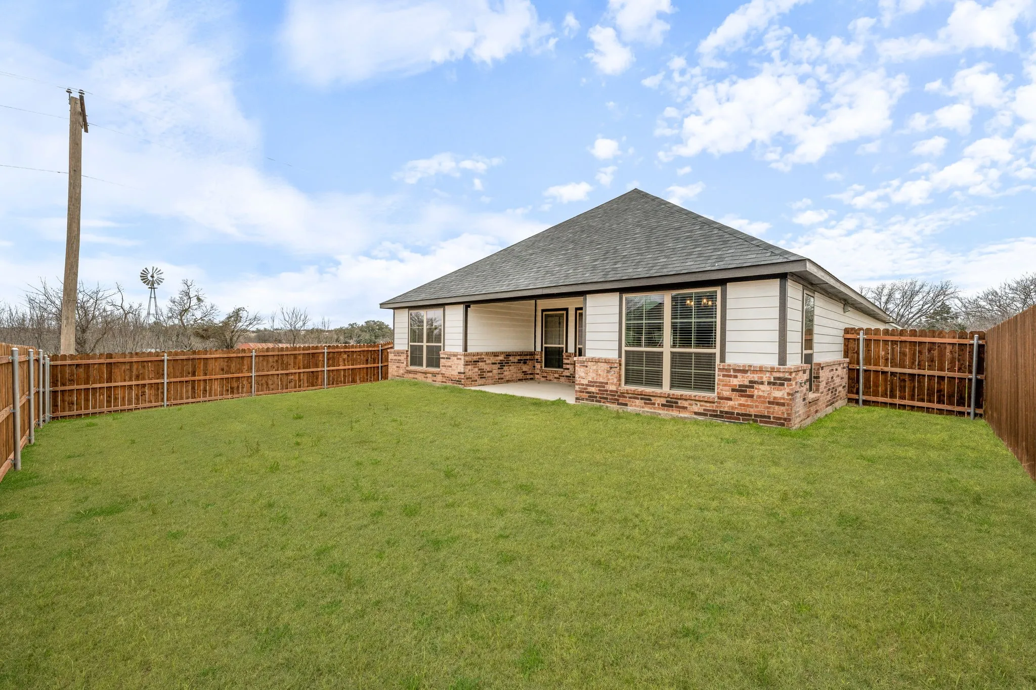 Single Family Residence For Rent in Parker County , 102 Clover Circle, Weatherford, Texas 76086, 3 Bedroom, 2 Bathroom, 2 Garage spaces, 1,623 Sqft, built in 2024, mls#21367142, Real Estate Agent in Weatherford, Homes For Rent in Parker county, Homes For Rent in Weatherford, Realtor in Weatherford Texas, Real Estate Brokerage Independent Realty Texas, Luminita Cordes Realtor