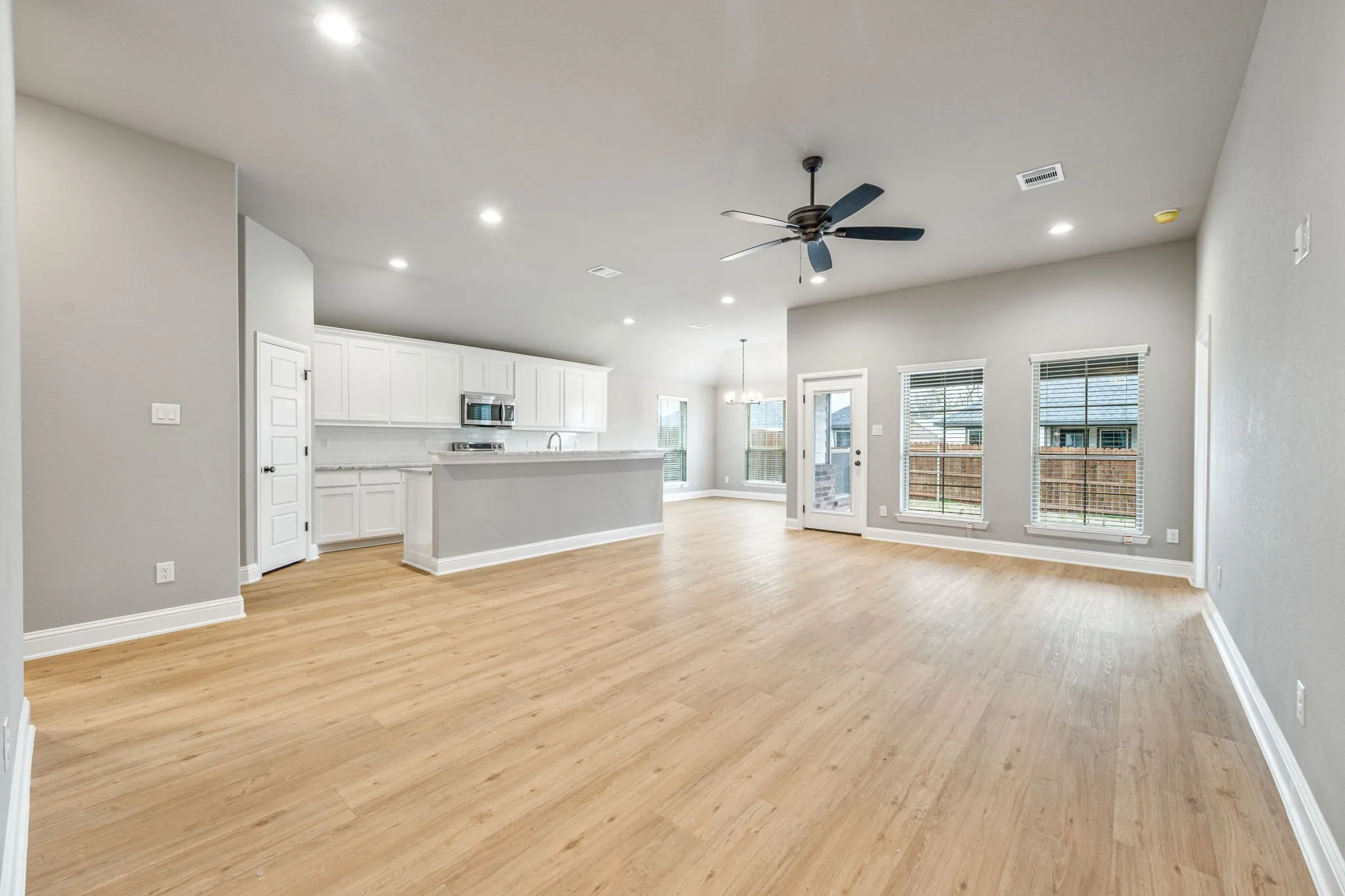 Single Family Residence For Rent in Parker County , 102 Clover Circle, Weatherford, Texas 76086, 3 Bedroom, 2 Bathroom, 2 Garage spaces, 1,623 Sqft, built in 2024, mls#21367142, Real Estate Agent in Weatherford, Homes For Rent in Parker county, Homes For Rent in Weatherford, Realtor in Weatherford Texas, Real Estate Brokerage Independent Realty Texas, Luminita Cordes Realtor
