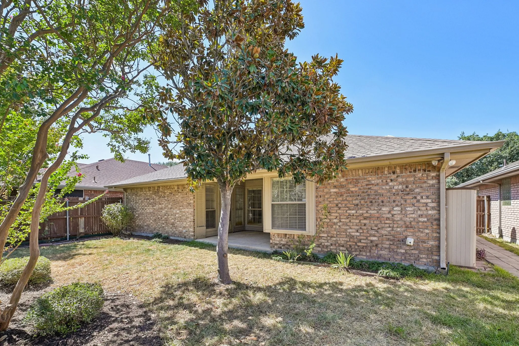 Single Family Residence For Sale in Ellis County , 702 Azalea Trail, Waxahachie, Texas 75165, 2 Bedroom, 2 Bathroom, 2 Garage spaces, 1,544 Sqft, built in 1999, mls#21367378, Real Estate Agent in Waxahachie, Homes For Sale in Ellis county, Homes For Sale in Waxahachie, Realtor in Waxahachie Texas, Real Estate Brokerage Independent Realty Texas, Luminita Cordes Realtor