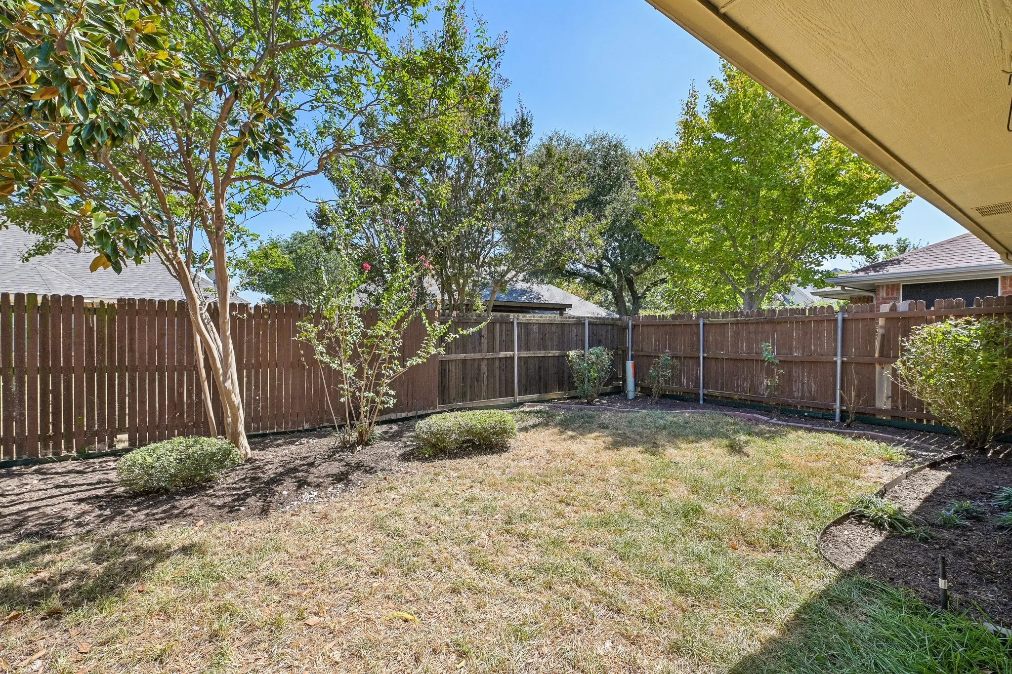 Single Family Residence For Sale in Ellis County , 702 Azalea Trail, Waxahachie, Texas 75165, 2 Bedroom, 2 Bathroom, 2 Garage spaces, 1,544 Sqft, built in 1999, mls#21367378, Real Estate Agent in Waxahachie, Homes For Sale in Ellis county, Homes For Sale in Waxahachie, Realtor in Waxahachie Texas, Real Estate Brokerage Independent Realty Texas, Luminita Cordes Realtor