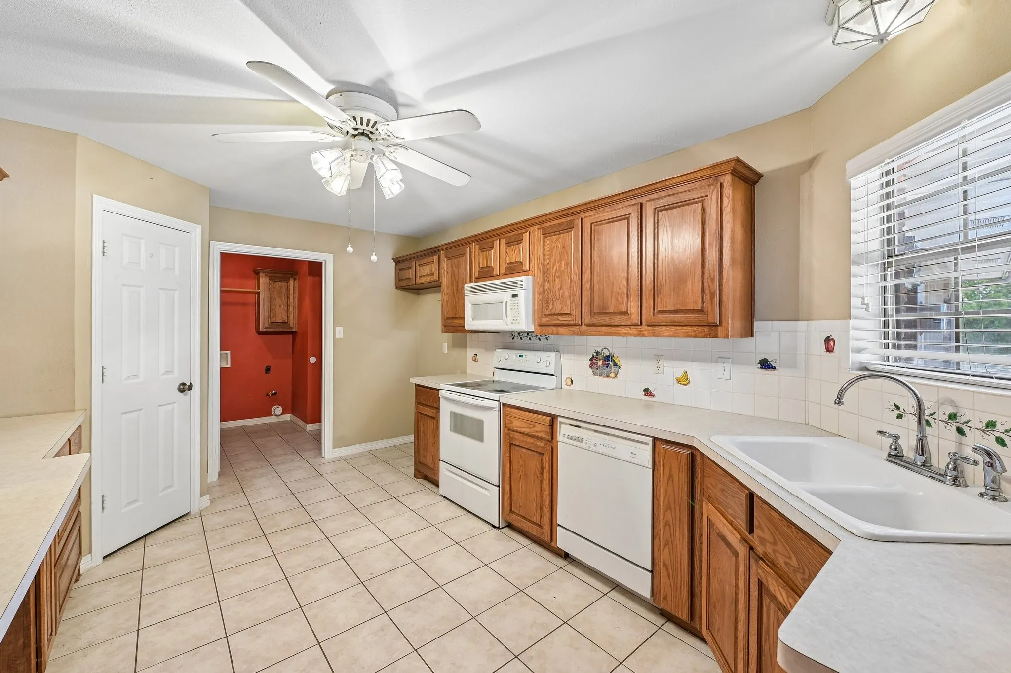 Single Family Residence For Sale in Ellis County , 702 Azalea Trail, Waxahachie, Texas 75165, 2 Bedroom, 2 Bathroom, 2 Garage spaces, 1,544 Sqft, built in 1999, mls#21367378, Real Estate Agent in Waxahachie, Homes For Sale in Ellis county, Homes For Sale in Waxahachie, Realtor in Waxahachie Texas, Real Estate Brokerage Independent Realty Texas, Luminita Cordes Realtor