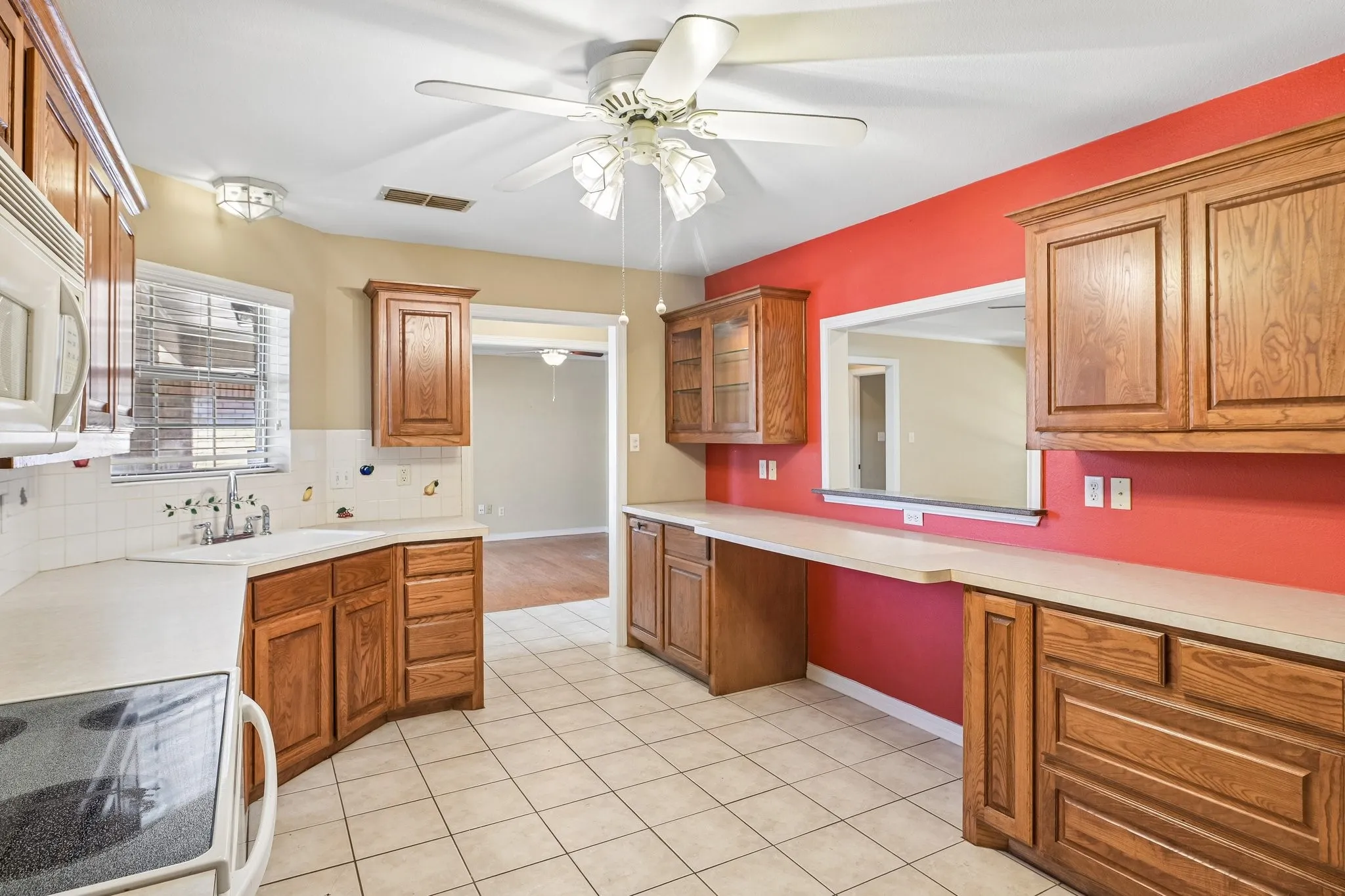 Single Family Residence For Sale in Ellis County , 702 Azalea Trail, Waxahachie, Texas 75165, 2 Bedroom, 2 Bathroom, 2 Garage spaces, 1,544 Sqft, built in 1999, mls#21367378, Real Estate Agent in Waxahachie, Homes For Sale in Ellis county, Homes For Sale in Waxahachie, Realtor in Waxahachie Texas, Real Estate Brokerage Independent Realty Texas, Luminita Cordes Realtor