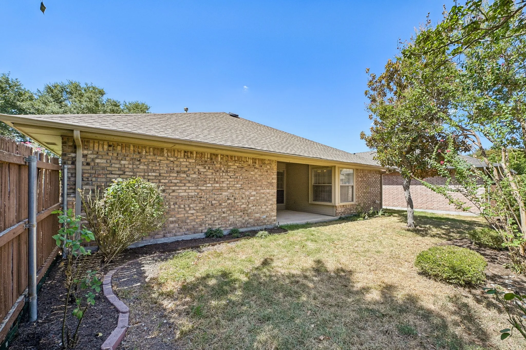 Single Family Residence For Sale in Ellis County , 702 Azalea Trail, Waxahachie, Texas 75165, 2 Bedroom, 2 Bathroom, 2 Garage spaces, 1,544 Sqft, built in 1999, mls#21367378, Real Estate Agent in Waxahachie, Homes For Sale in Ellis county, Homes For Sale in Waxahachie, Realtor in Waxahachie Texas, Real Estate Brokerage Independent Realty Texas, Luminita Cordes Realtor
