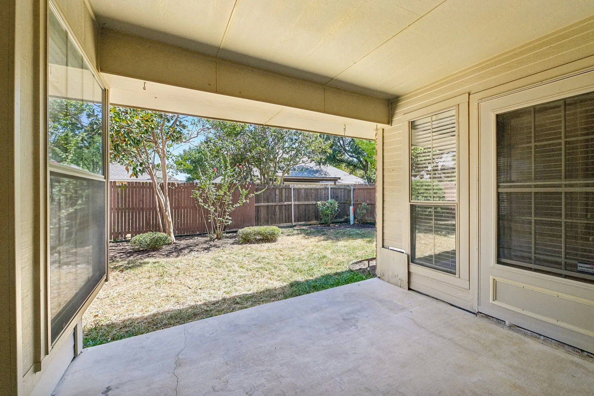 Single Family Residence For Sale in Ellis County , 702 Azalea Trail, Waxahachie, Texas 75165, 2 Bedroom, 2 Bathroom, 2 Garage spaces, 1,544 Sqft, built in 1999, mls#21367378, Real Estate Agent in Waxahachie, Homes For Sale in Ellis county, Homes For Sale in Waxahachie, Realtor in Waxahachie Texas, Real Estate Brokerage Independent Realty Texas, Luminita Cordes Realtor