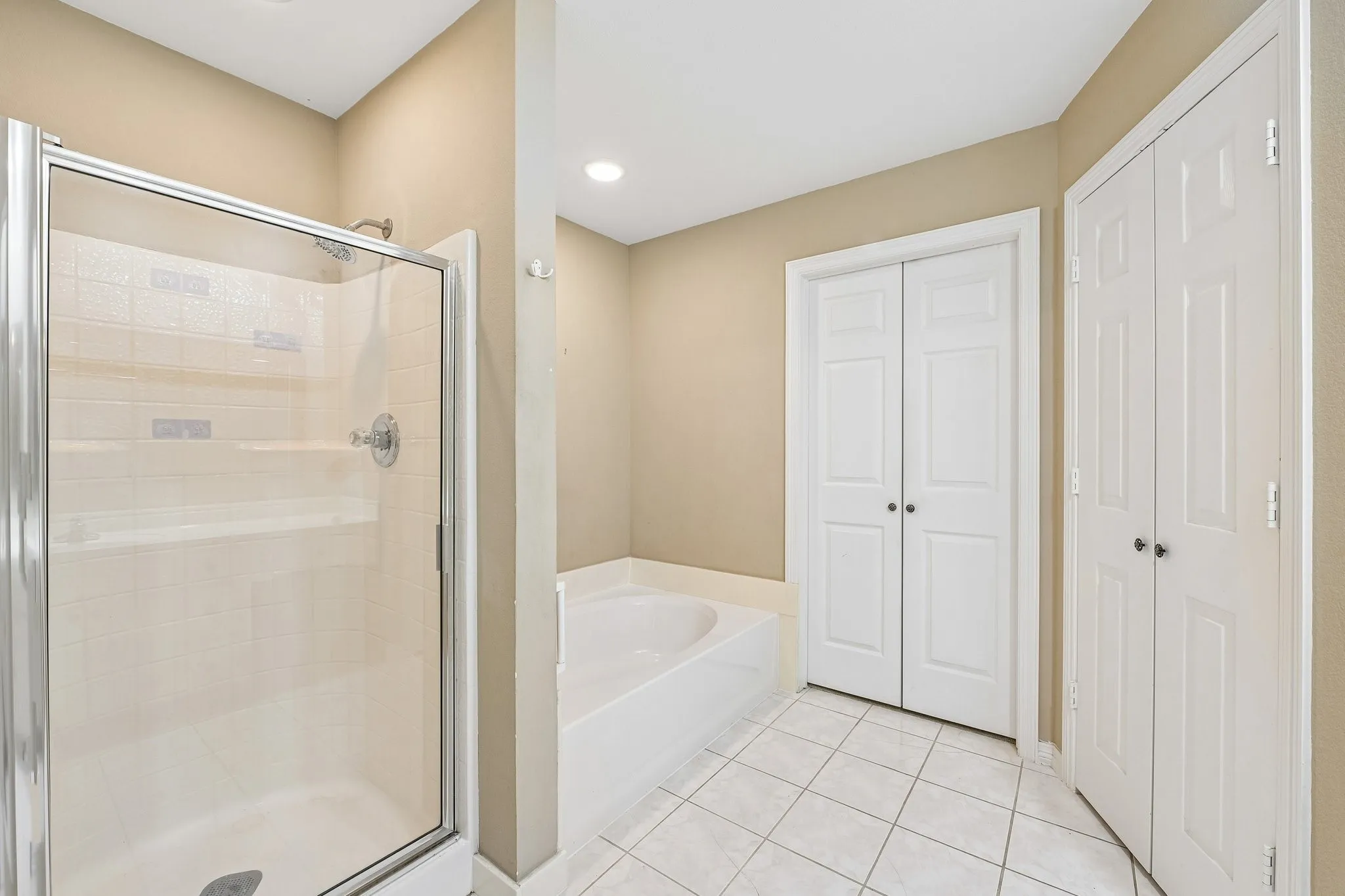 Single Family Residence For Sale in Ellis County , 702 Azalea Trail, Waxahachie, Texas 75165, 2 Bedroom, 2 Bathroom, 2 Garage spaces, 1,544 Sqft, built in 1999, mls#21367378, Real Estate Agent in Waxahachie, Homes For Sale in Ellis county, Homes For Sale in Waxahachie, Realtor in Waxahachie Texas, Real Estate Brokerage Independent Realty Texas, Luminita Cordes Realtor