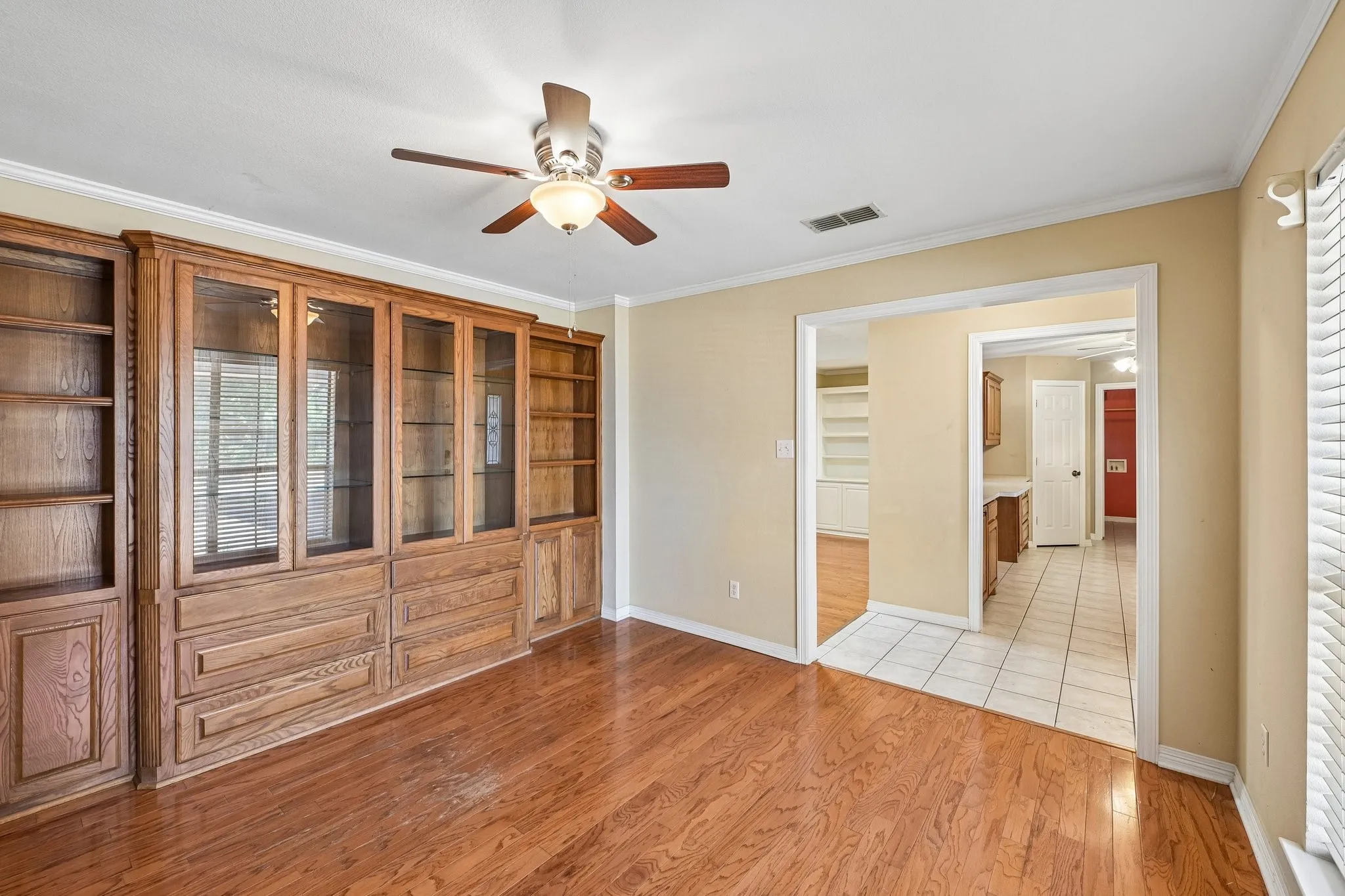 Single Family Residence For Sale in Ellis County , 702 Azalea Trail, Waxahachie, Texas 75165, 2 Bedroom, 2 Bathroom, 2 Garage spaces, 1,544 Sqft, built in 1999, mls#21367378, Real Estate Agent in Waxahachie, Homes For Sale in Ellis county, Homes For Sale in Waxahachie, Realtor in Waxahachie Texas, Real Estate Brokerage Independent Realty Texas, Luminita Cordes Realtor