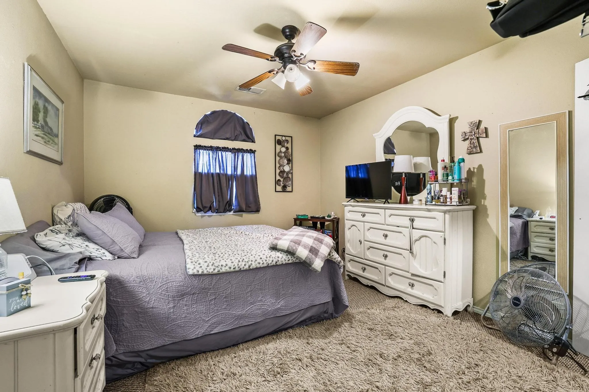 All bedrooms upstairs
