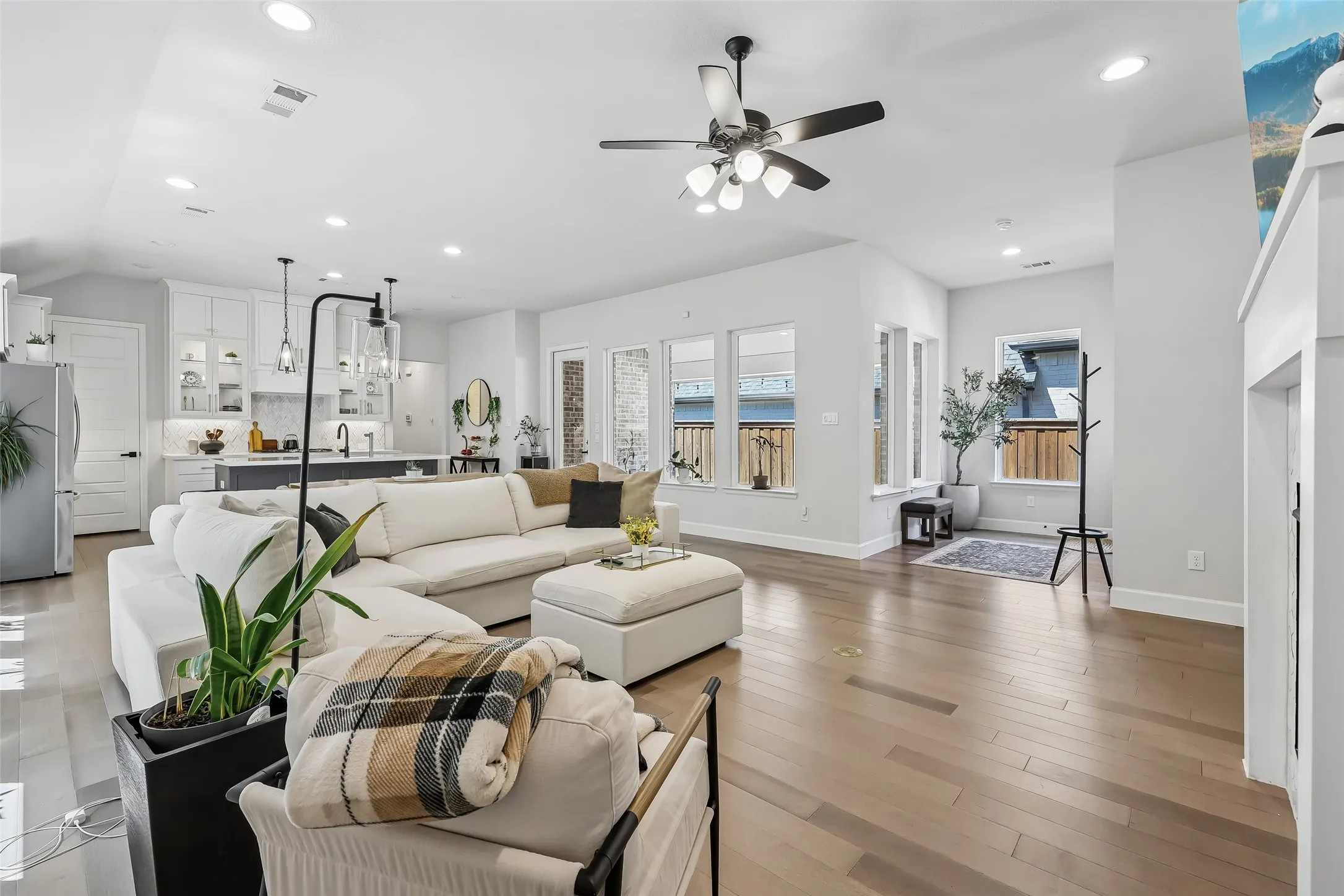 Single Family Residence For Sale in Denton County , 8513 Melrose, The Colony, Texas 75056, 3 Bedroom, 2 Bathroom, 2 Garage spaces, 1,911 Sqft, built in 2022, mls#21357946, Real Estate Agent in The Colony, Homes For Sale in Denton county, Homes For Sale in The Colony, Realtor in The Colony Texas, Real Estate Brokerage Independent Realty Texas, Luminita Cordes Realtor