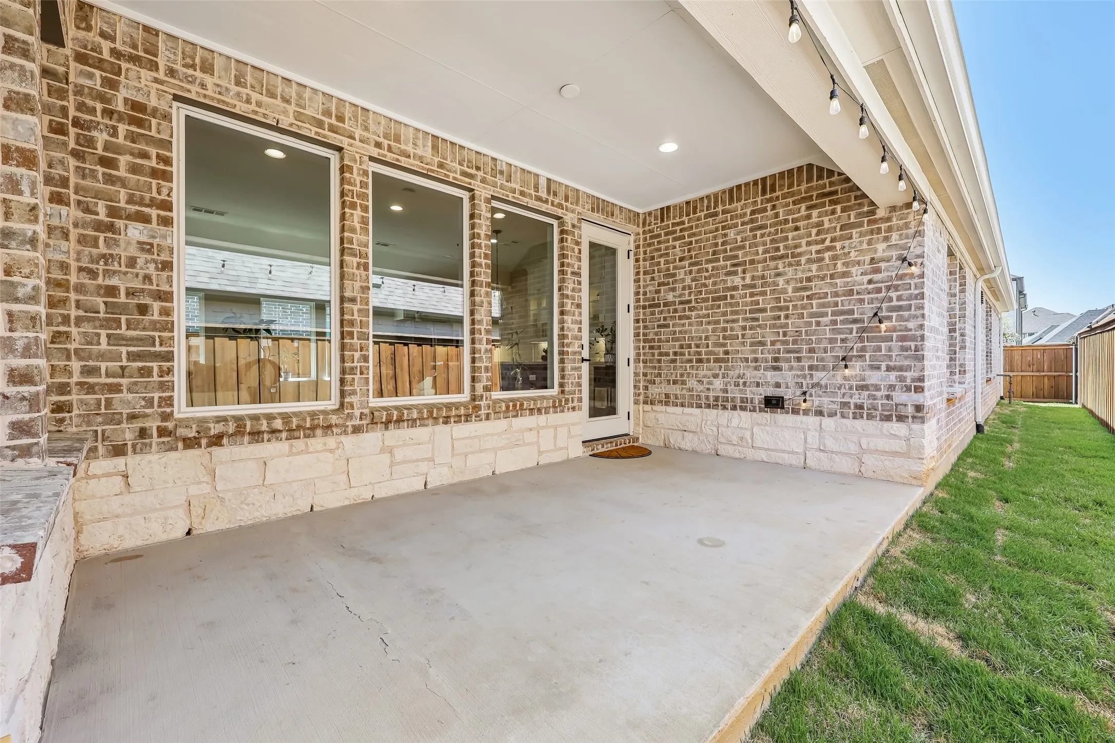 Single Family Residence For Sale in Denton County , 8513 Melrose, The Colony, Texas 75056, 3 Bedroom, 2 Bathroom, 2 Garage spaces, 1,911 Sqft, built in 2022, mls#21357946, Real Estate Agent in The Colony, Homes For Sale in Denton county, Homes For Sale in The Colony, Realtor in The Colony Texas, Real Estate Brokerage Independent Realty Texas, Luminita Cordes Realtor