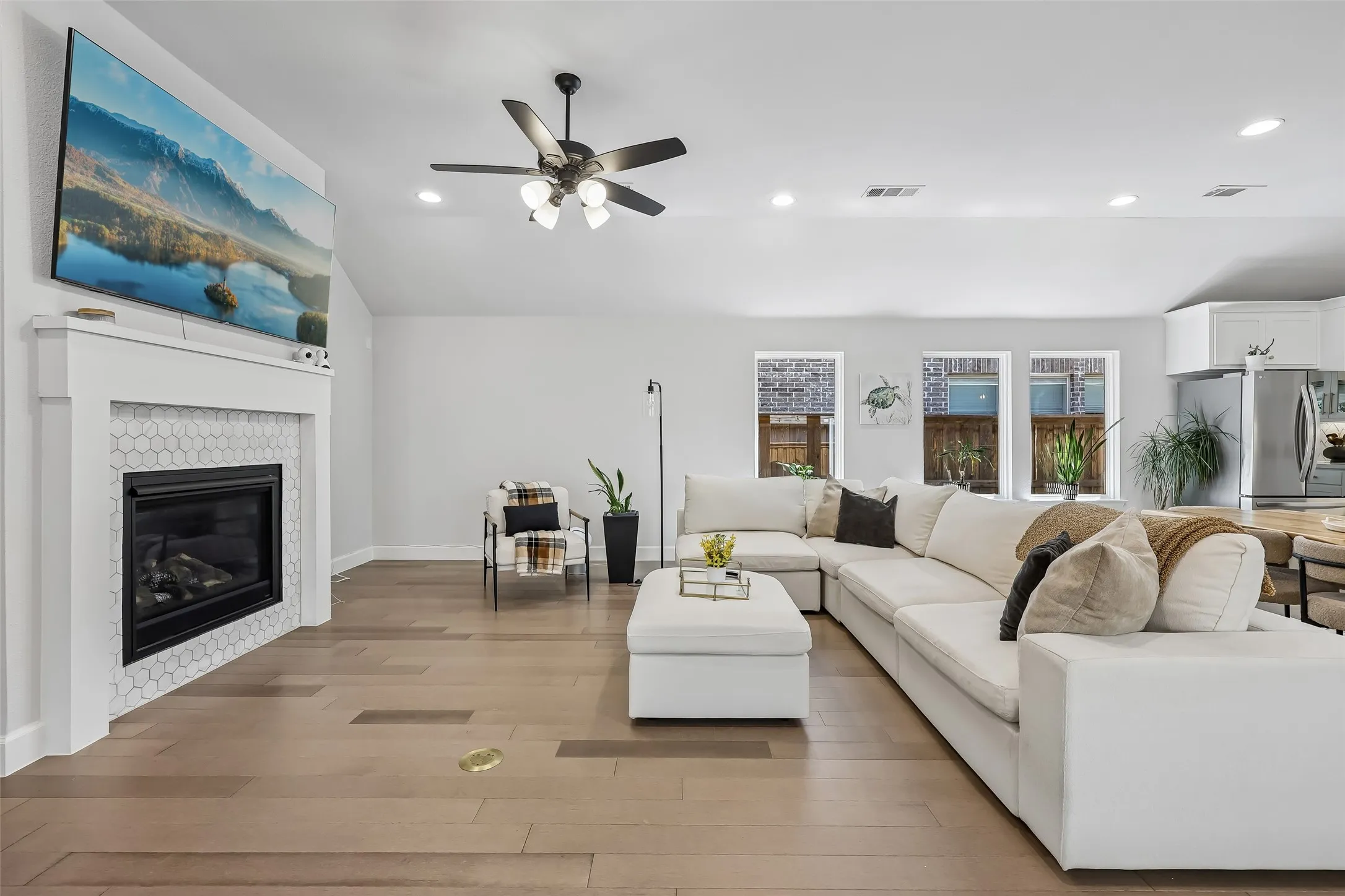 Single Family Residence For Sale in Denton County , 8513 Melrose, The Colony, Texas 75056, 3 Bedroom, 2 Bathroom, 2 Garage spaces, 1,911 Sqft, built in 2022, mls#21357946, Real Estate Agent in The Colony, Homes For Sale in Denton county, Homes For Sale in The Colony, Realtor in The Colony Texas, Real Estate Brokerage Independent Realty Texas, Luminita Cordes Realtor