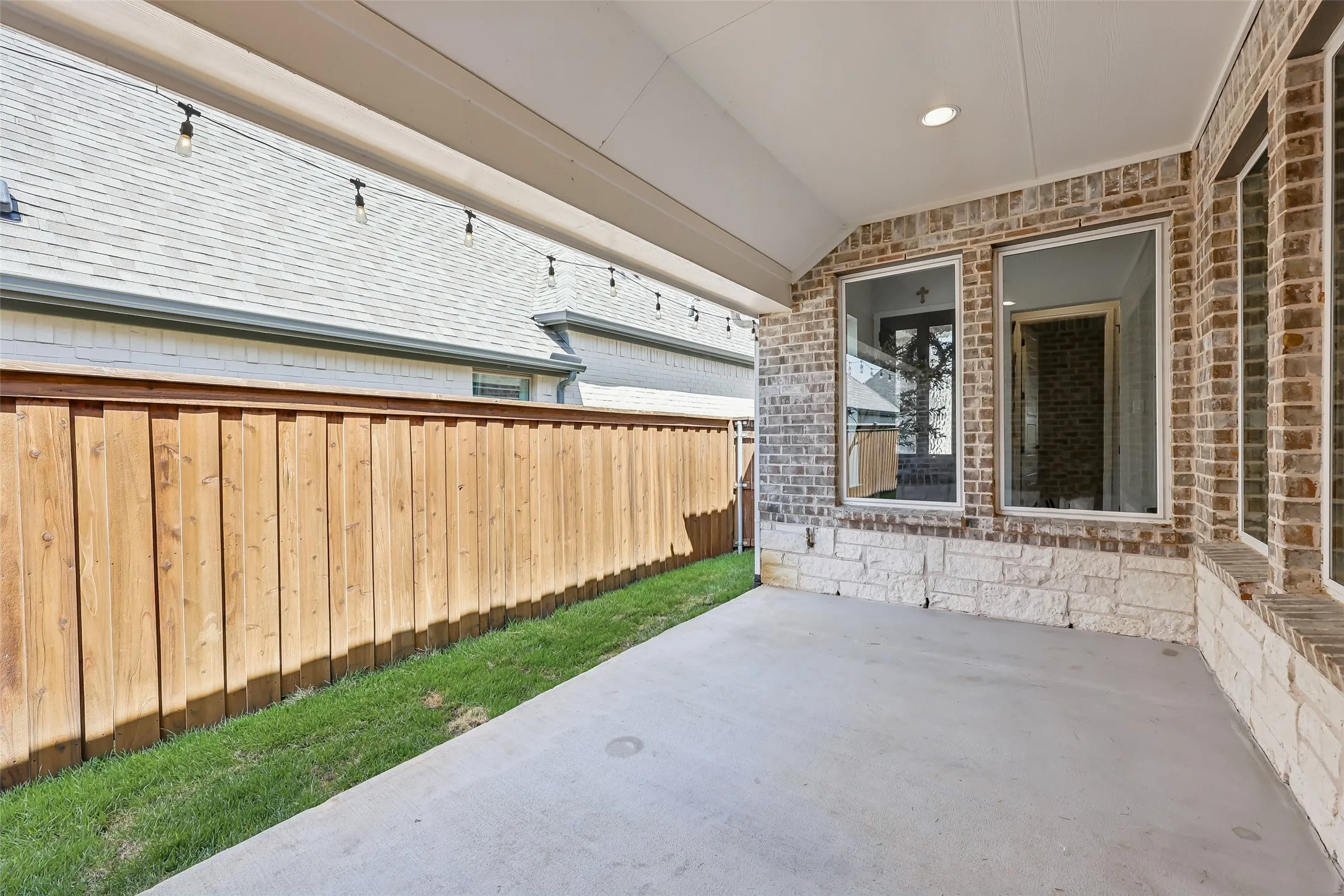 Single Family Residence For Sale in Denton County , 8513 Melrose, The Colony, Texas 75056, 3 Bedroom, 2 Bathroom, 2 Garage spaces, 1,911 Sqft, built in 2022, mls#21357946, Real Estate Agent in The Colony, Homes For Sale in Denton county, Homes For Sale in The Colony, Realtor in The Colony Texas, Real Estate Brokerage Independent Realty Texas, Luminita Cordes Realtor