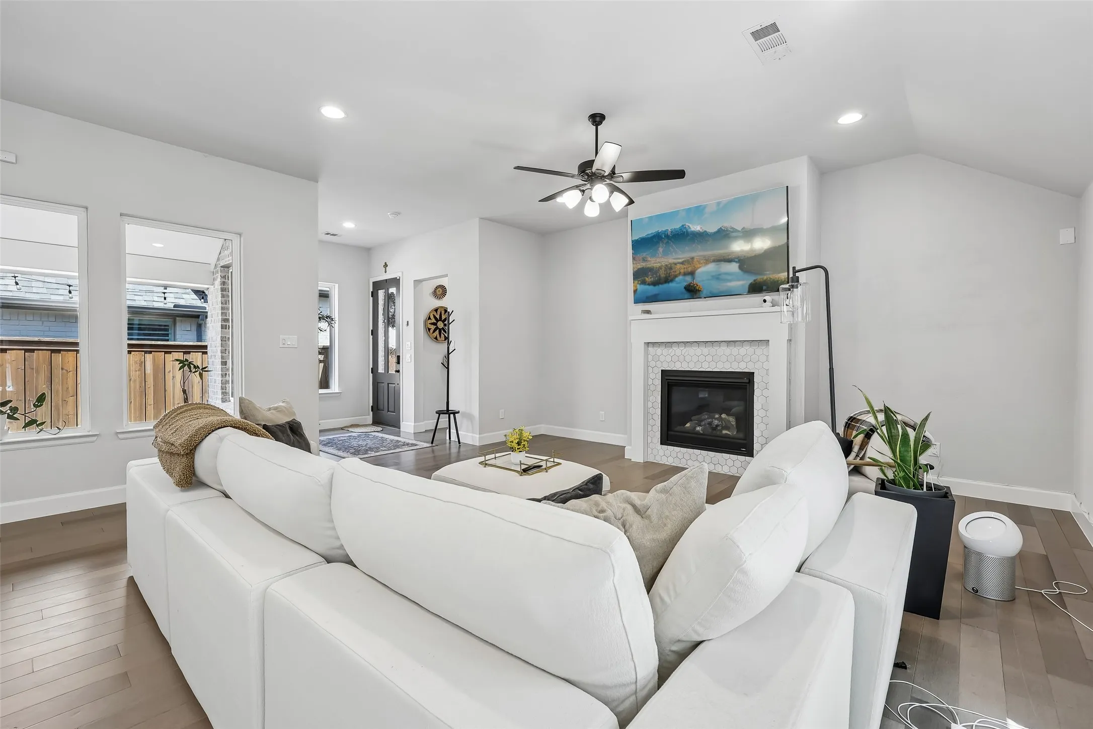 Single Family Residence For Sale in Denton County , 8513 Melrose, The Colony, Texas 75056, 3 Bedroom, 2 Bathroom, 2 Garage spaces, 1,911 Sqft, built in 2022, mls#21357946, Real Estate Agent in The Colony, Homes For Sale in Denton county, Homes For Sale in The Colony, Realtor in The Colony Texas, Real Estate Brokerage Independent Realty Texas, Luminita Cordes Realtor