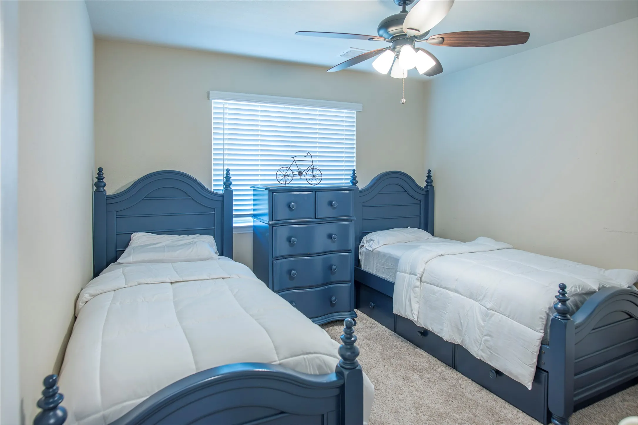 Single Family Residence For Sale in Denton County , 1305 Starlight Avenue, Aubrey, Texas 76227, 4 Bedroom, 3 Bathroom, 1 Garage spaces, 2,456 Sqft, built in 2020, mls#21355109, Real Estate Agent in Aubrey, Homes For Sale in Denton county, Homes For Sale in Aubrey, Realtor in Aubrey Texas, Real Estate Brokerage Independent Realty Texas, Luminita Cordes Realtor