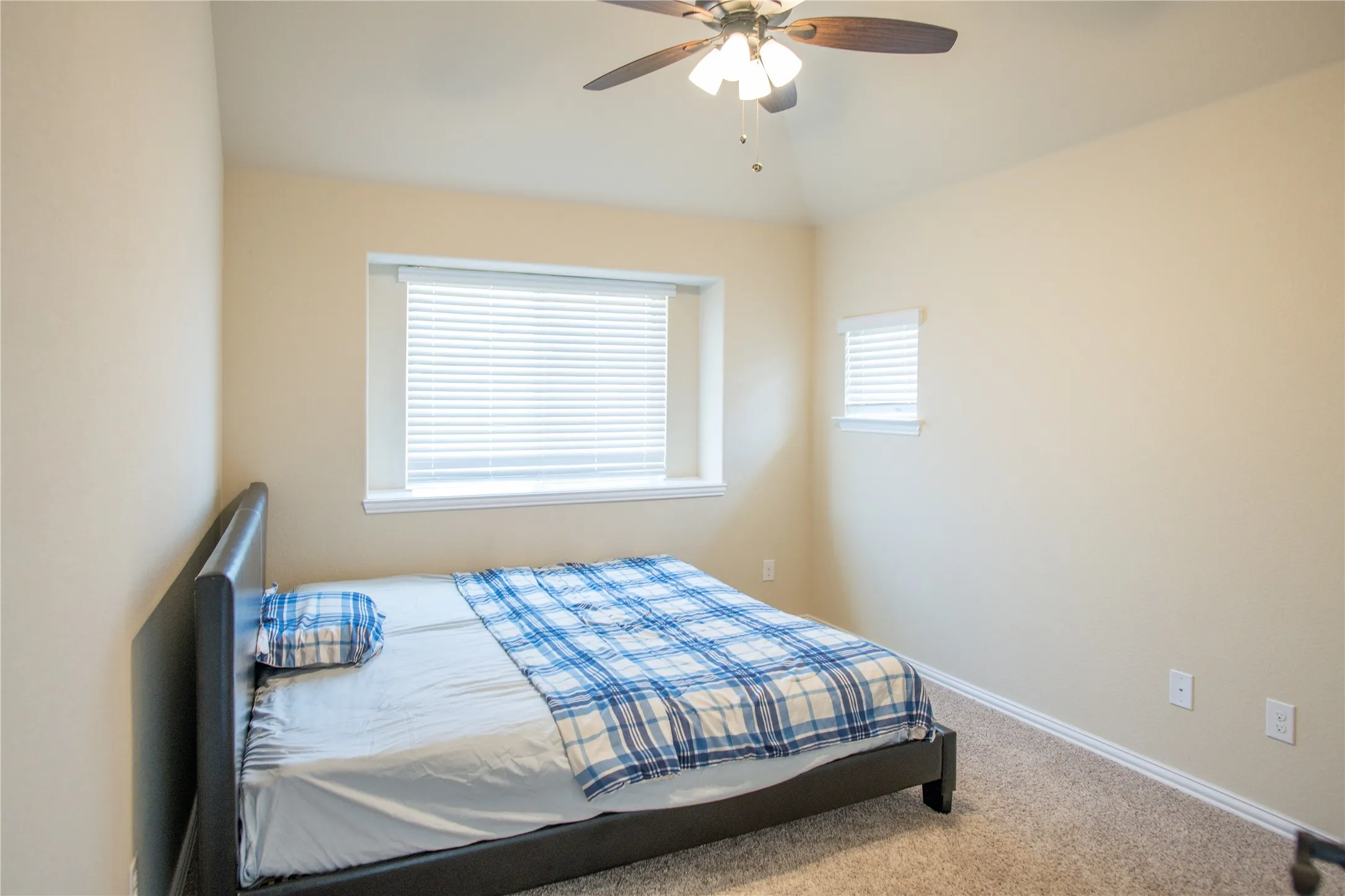 Single Family Residence For Sale in Denton County , 1305 Starlight Avenue, Aubrey, Texas 76227, 4 Bedroom, 3 Bathroom, 1 Garage spaces, 2,456 Sqft, built in 2020, mls#21355109, Real Estate Agent in Aubrey, Homes For Sale in Denton county, Homes For Sale in Aubrey, Realtor in Aubrey Texas, Real Estate Brokerage Independent Realty Texas, Luminita Cordes Realtor