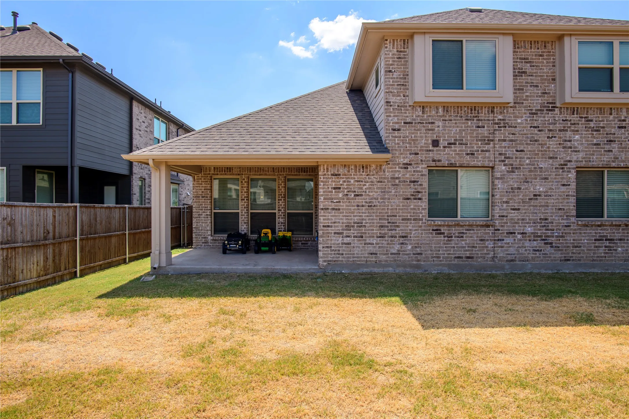 Single Family Residence For Sale in Denton County , 1305 Starlight Avenue, Aubrey, Texas 76227, 4 Bedroom, 3 Bathroom, 1 Garage spaces, 2,456 Sqft, built in 2020, mls#21355109, Real Estate Agent in Aubrey, Homes For Sale in Denton county, Homes For Sale in Aubrey, Realtor in Aubrey Texas, Real Estate Brokerage Independent Realty Texas, Luminita Cordes Realtor