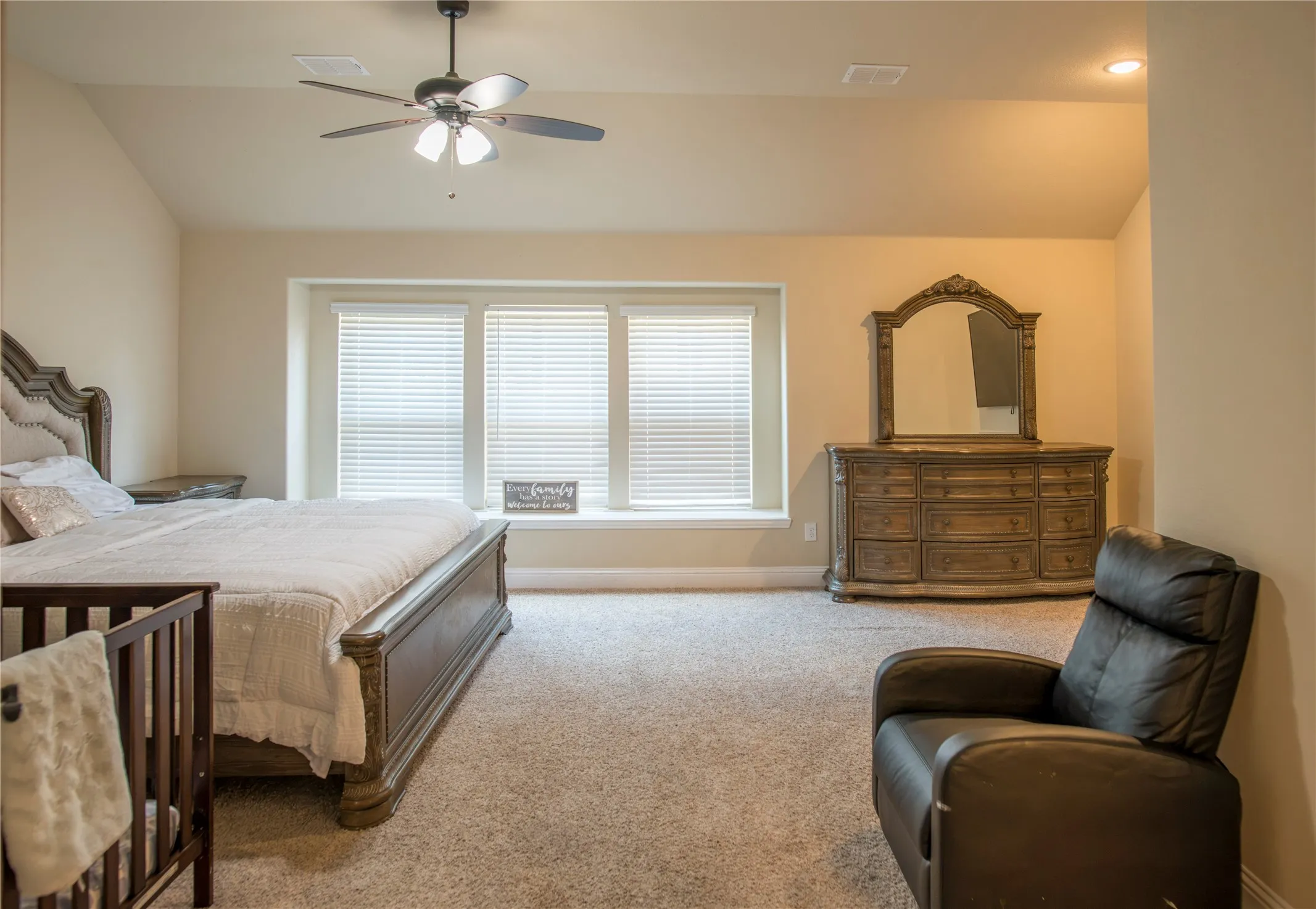 Single Family Residence For Sale in Denton County , 1305 Starlight Avenue, Aubrey, Texas 76227, 4 Bedroom, 3 Bathroom, 1 Garage spaces, 2,456 Sqft, built in 2020, mls#21355109, Real Estate Agent in Aubrey, Homes For Sale in Denton county, Homes For Sale in Aubrey, Realtor in Aubrey Texas, Real Estate Brokerage Independent Realty Texas, Luminita Cordes Realtor