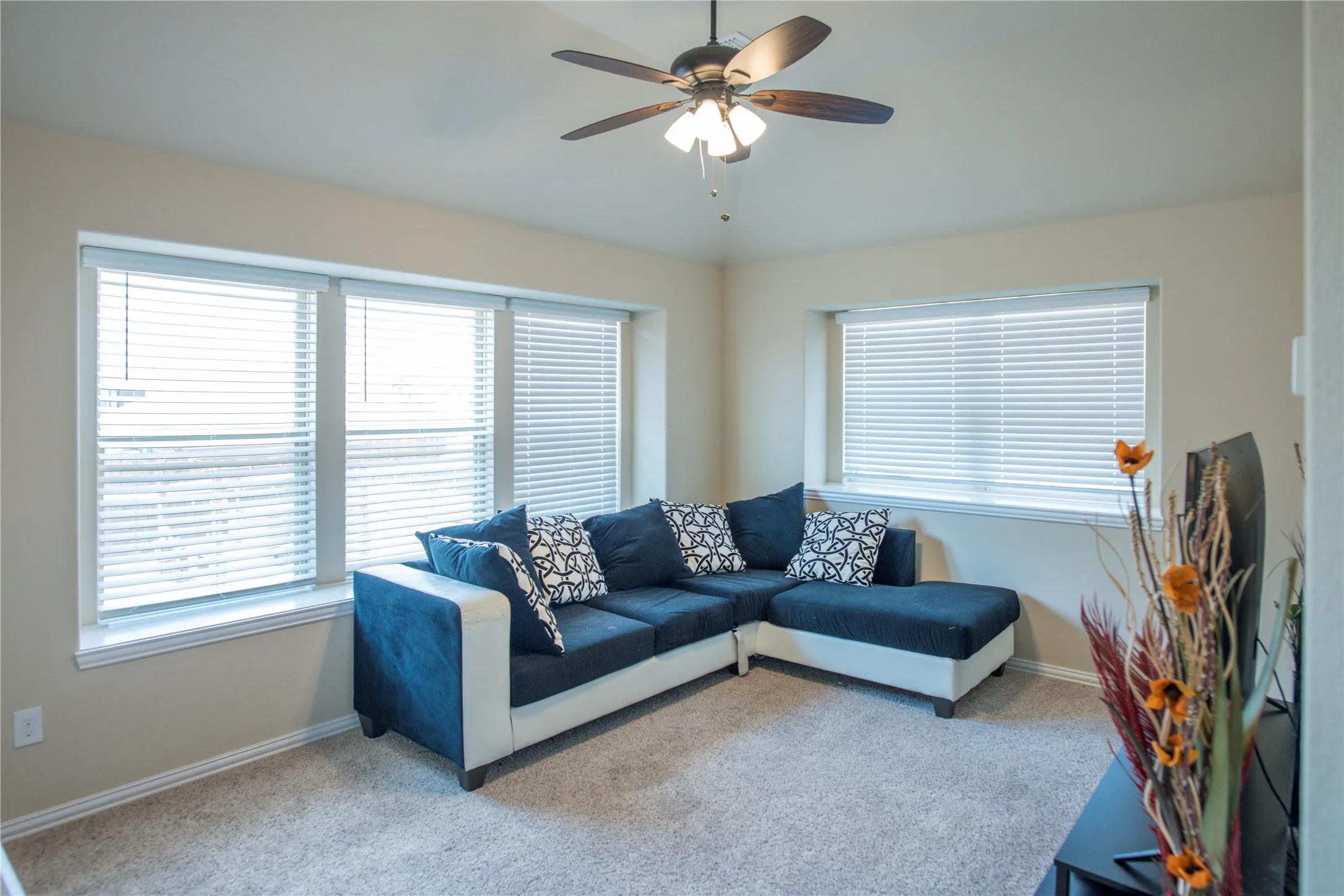 Single Family Residence For Sale in Denton County , 1305 Starlight Avenue, Aubrey, Texas 76227, 4 Bedroom, 3 Bathroom, 1 Garage spaces, 2,456 Sqft, built in 2020, mls#21355109, Real Estate Agent in Aubrey, Homes For Sale in Denton county, Homes For Sale in Aubrey, Realtor in Aubrey Texas, Real Estate Brokerage Independent Realty Texas, Luminita Cordes Realtor